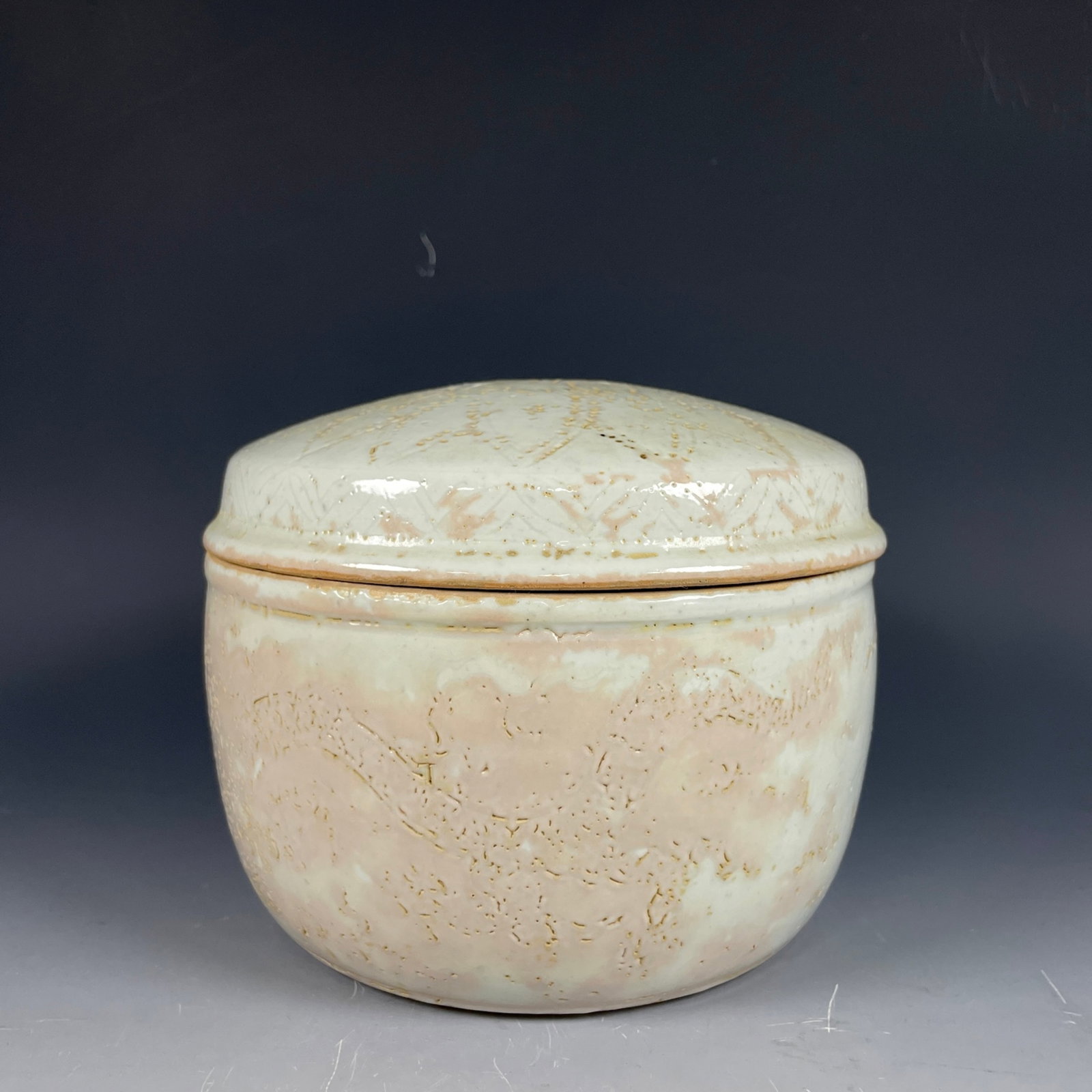 An Exquisite White Glazed Flower Pattern Jar with Cover: An Exquisite White Glazed Flower Pattern Jar with Cover,Ming Dynasty,China,Size:4.7inx5.9in 白釉花卉纹盖罐,中国明代