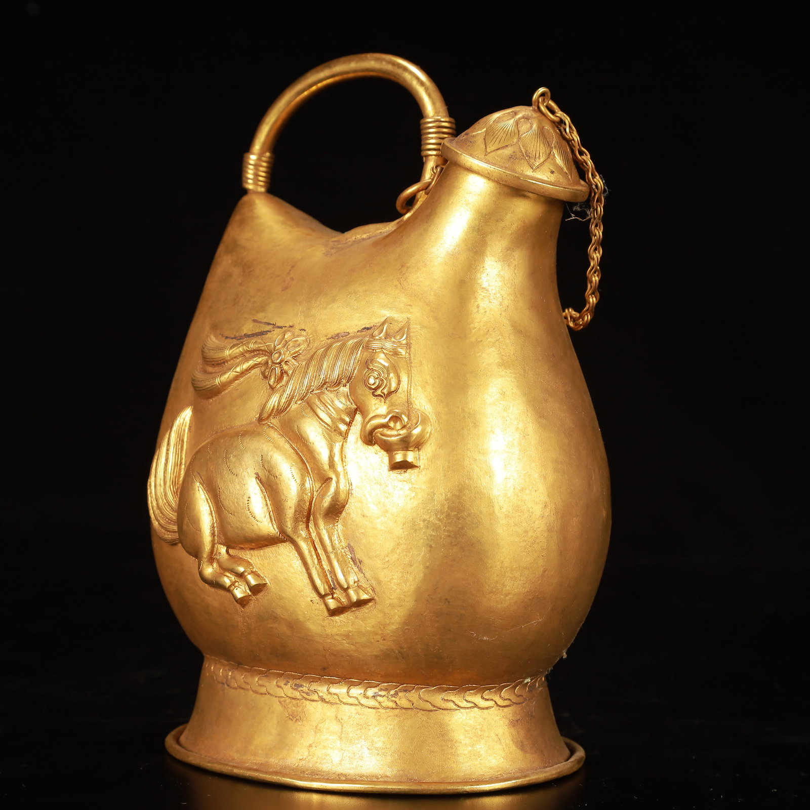 An Exquisite Gilt Bronze Horse Pattern Ewer - 4