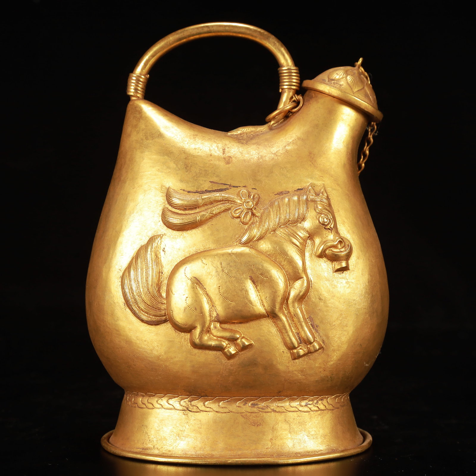 An Exquisite Gilt Bronze Horse Pattern Ewer - 5