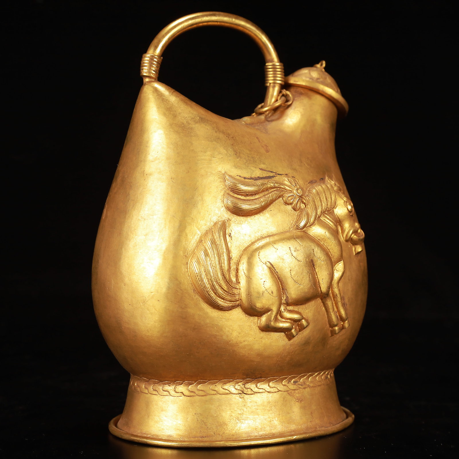 An Exquisite Gilt Bronze Horse Pattern Ewer - 6