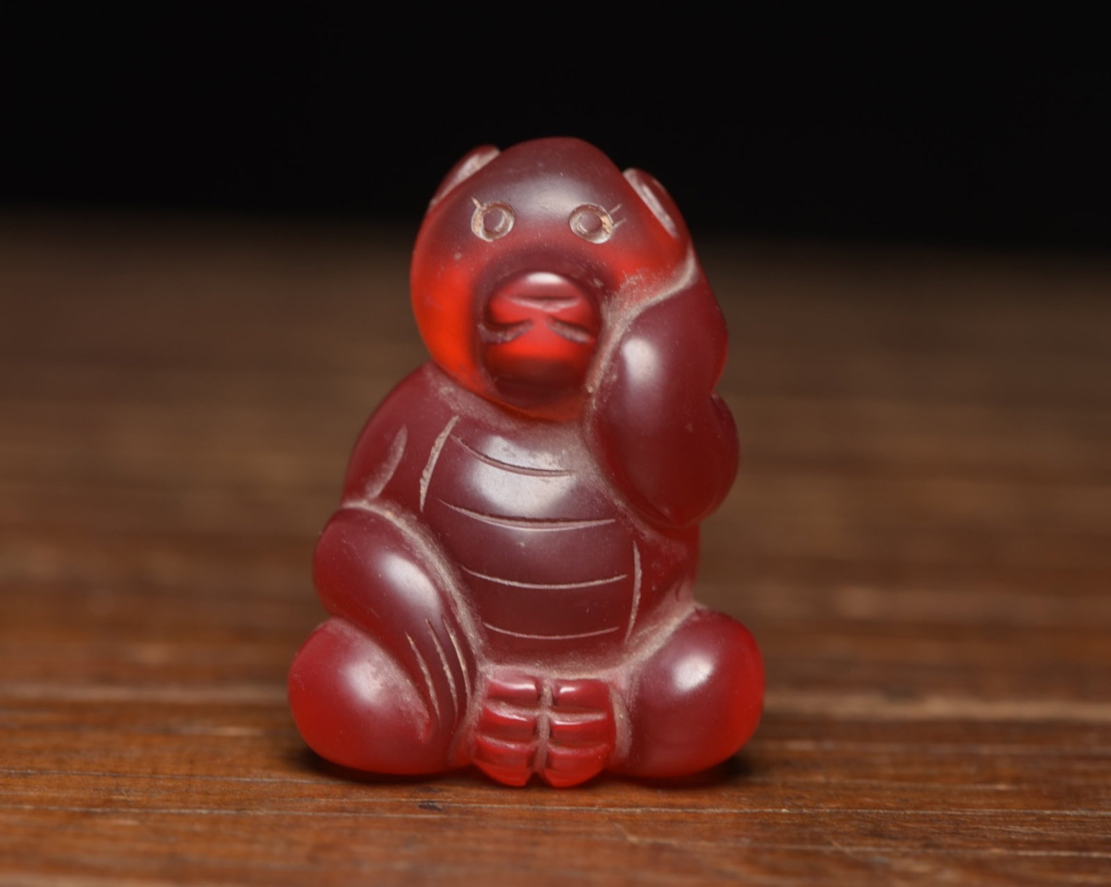 An Exquisite Agate Bear Ornament: An Exquisite Agate Bear Ornament,Qing Dynasty,China,Size:1.8inx1.4inx1in,Weight:113g 玛瑙熊摆件,中国清代