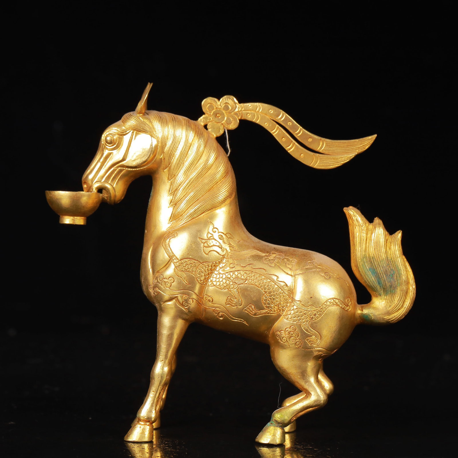 An Exquisite Gilt Bronze Dragon Pattern Horse Ornament: An Exquisite Gilt Bronze Dragon Pattern Horse Ornament,Qing Dynasty,China,Size:5.1inx1.4inx4.7in,Weight:206g 铜鎏金龙纹马摆件,中国清&#
