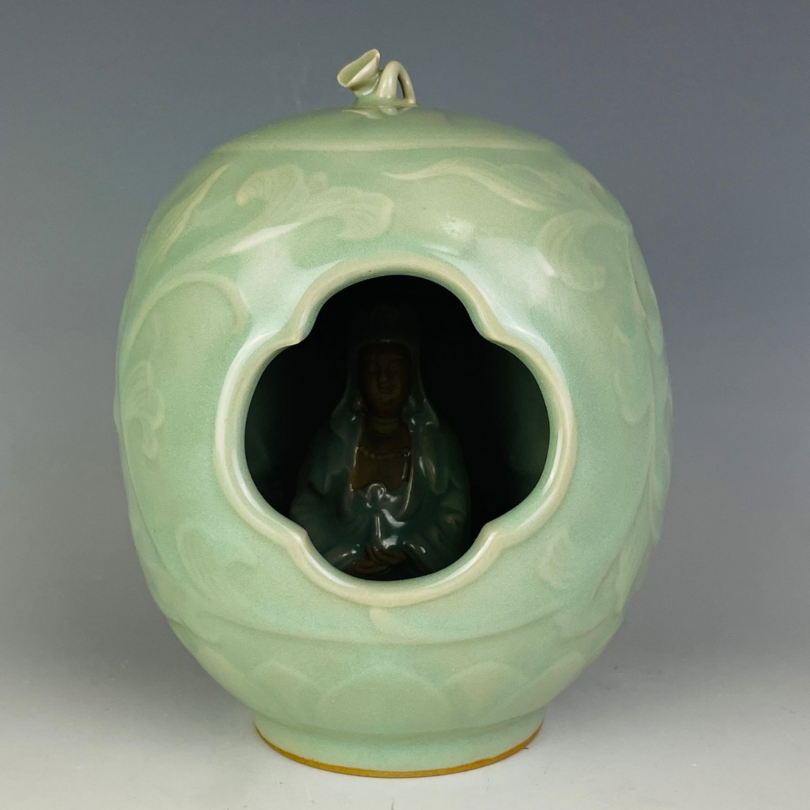 An Exquisite Longquan yao Flower Pattern Niche: An Exquisite Longquan yao Flower Pattern Niche,Song Dynasty,China,Size:6.3inx4.7in 龙泉窑花卉纹佛龛,中国宋代