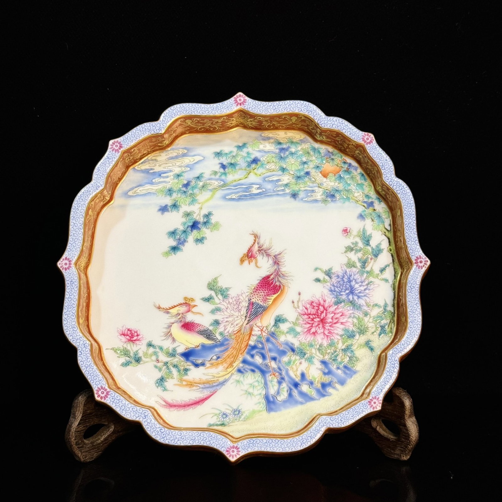 An Exquisite Iron-Red Flower and Bird Pattern Plate: An Exquisite Iron-Red Flower and Bird Pattern Plate,Qing Dynasty, China,Qianlong Six-character Mark,Size:1.3inx7.9in 矾红花鸟纹