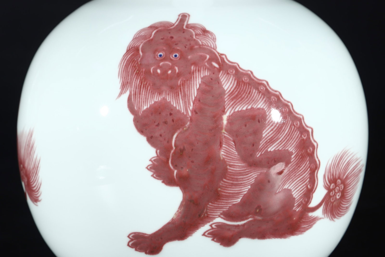 A Huge Underglaze-Red Auspicious Beast Pattern Vase - 5