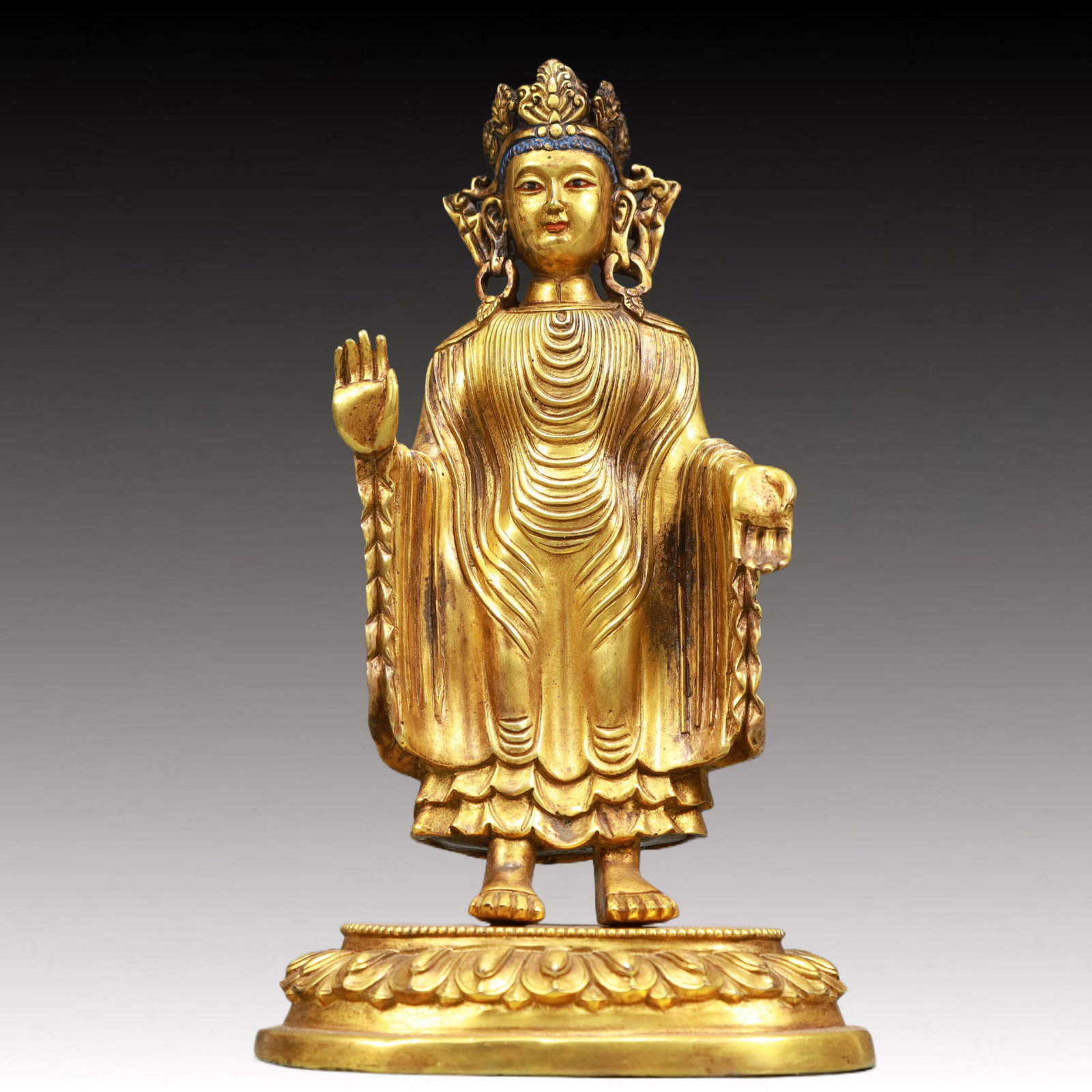 A Solemn Gilt Bronze Statue of Amitayus: A Solemn Gilt Bronze Statue of Amitayus,Qing Dynasty, China,Size:4.9inx3.3inx8.7in Weight:1500g 铜鎏金无量寿佛像,中国清代