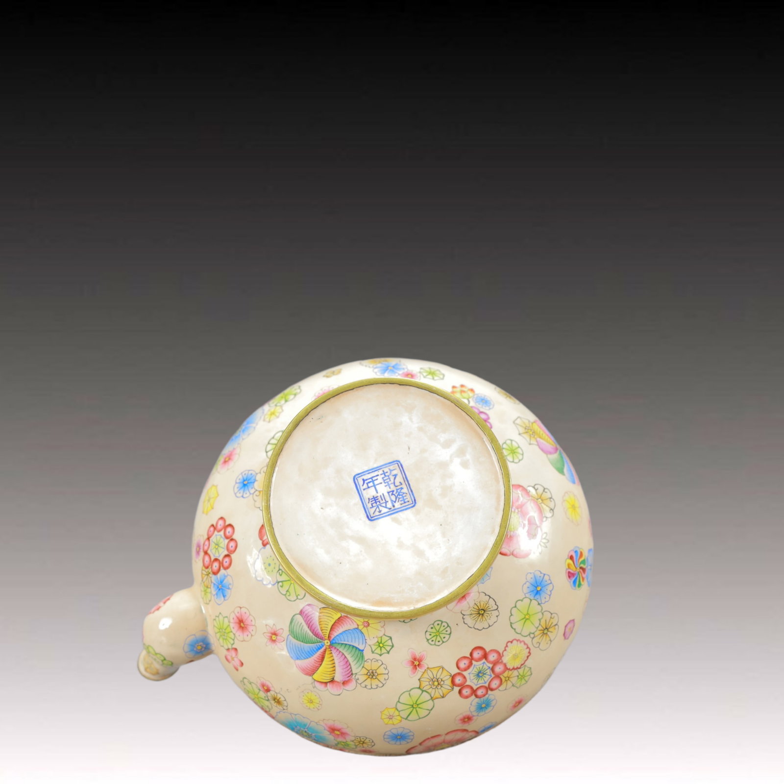 An Exquisite Painted Enamel Flower Pattern Ewer - 11
