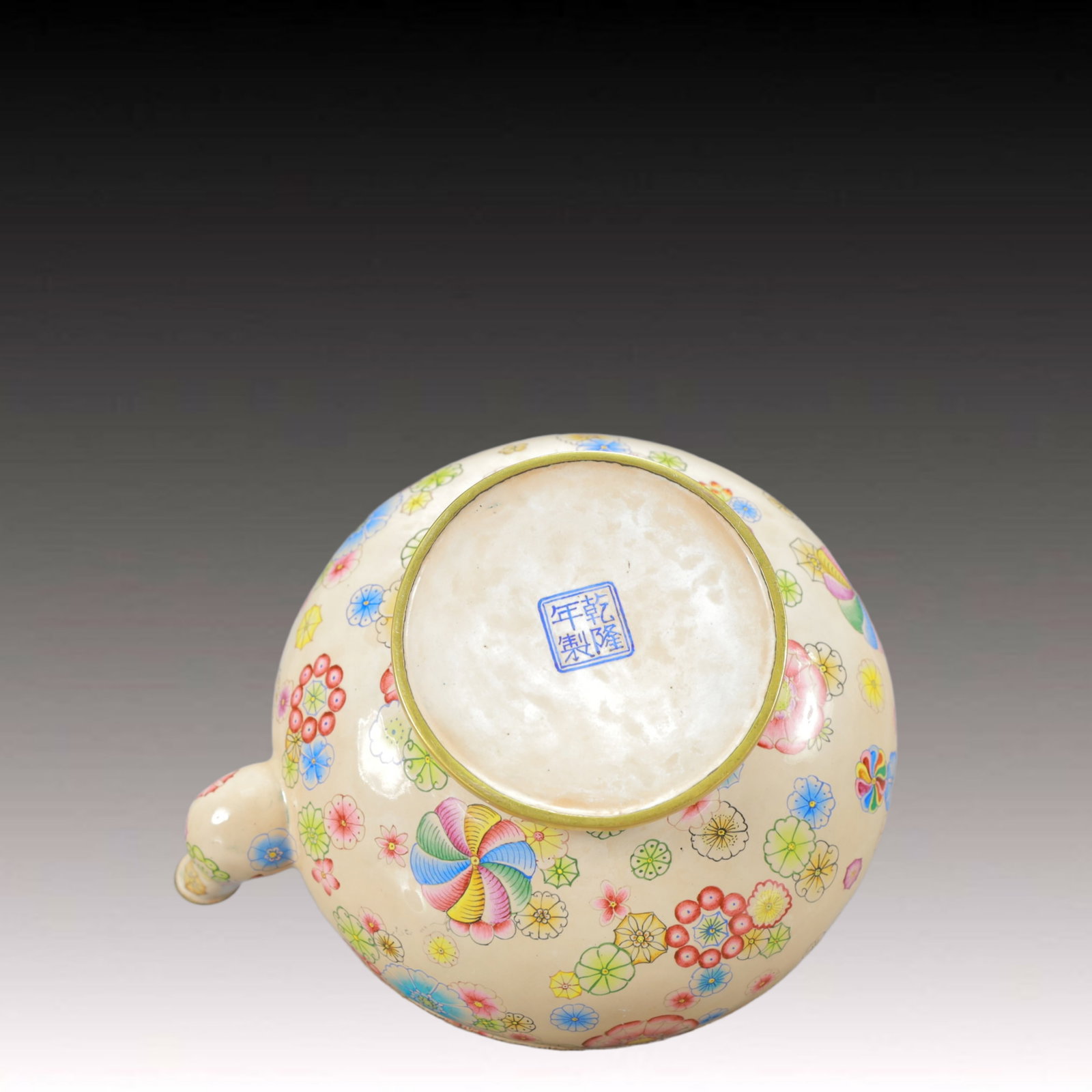An Exquisite Painted Enamel Flower Pattern Ewer - 12