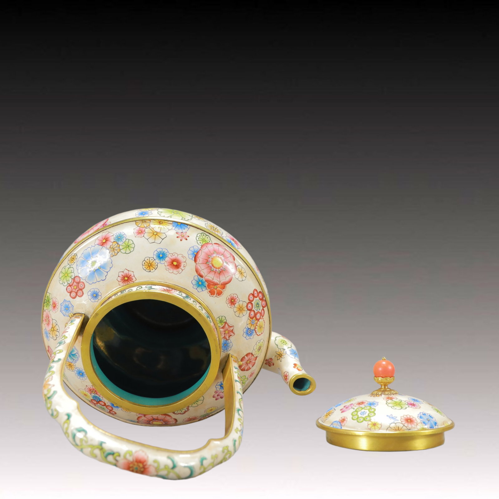 An Exquisite Painted Enamel Flower Pattern Ewer - 9