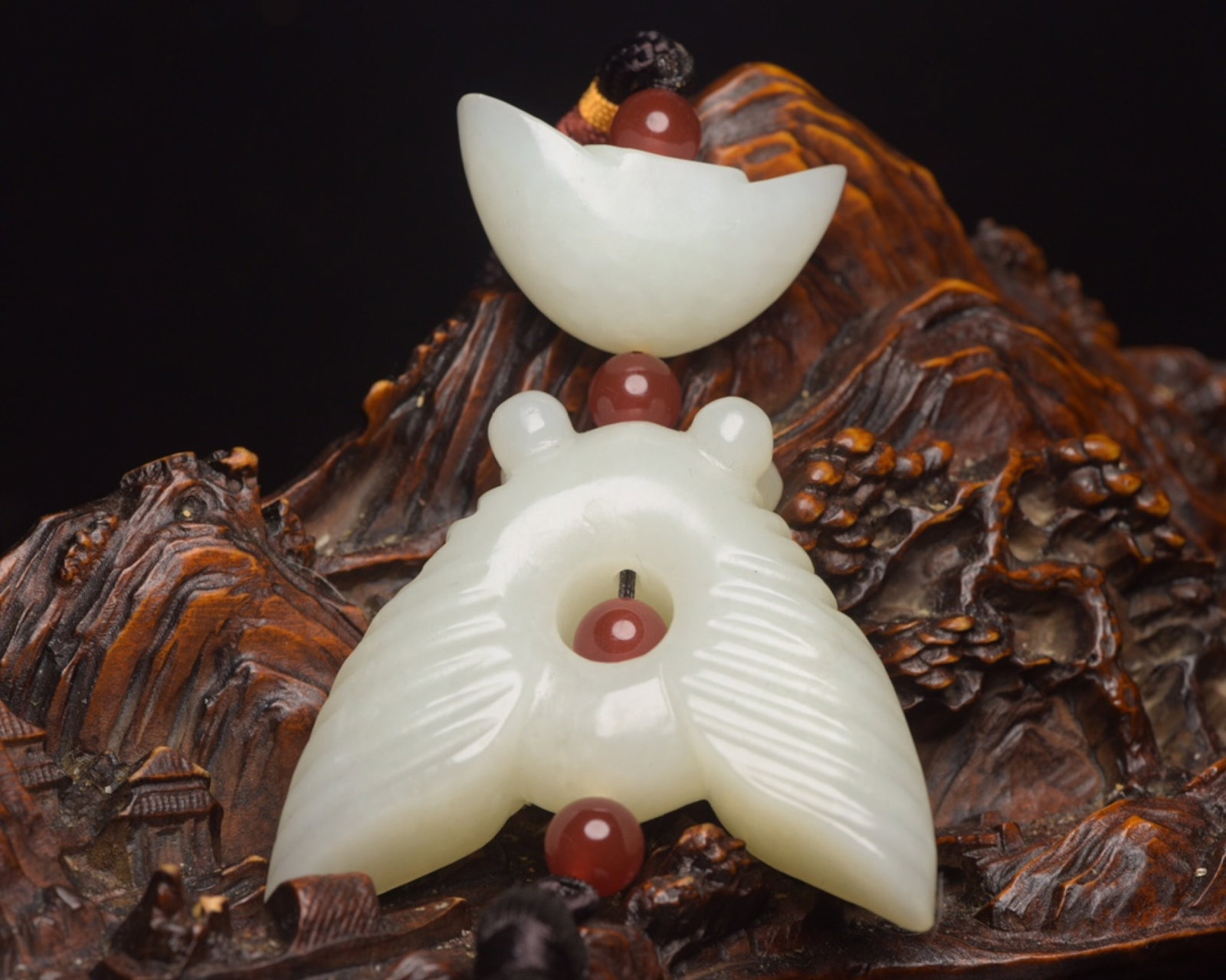 An Exquisite White Jade Cicada Pendant: An Exquisite White Jade Cicada Pendant,Qing Dynasty,China,Size:2.6inx2.2inx0.5in,Weight:73g 白玉蝉挂件,中国清代