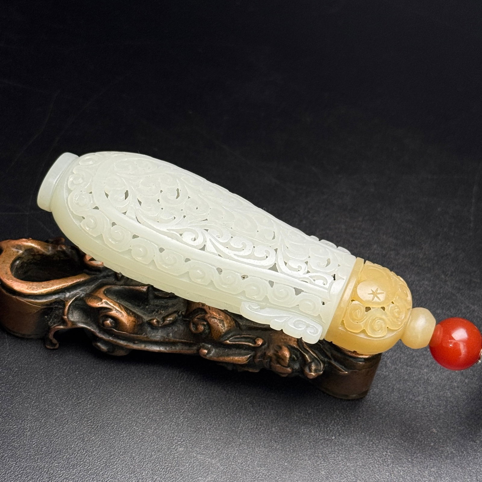 An Exquisite White Jade Flower Pattern Bottle - 7