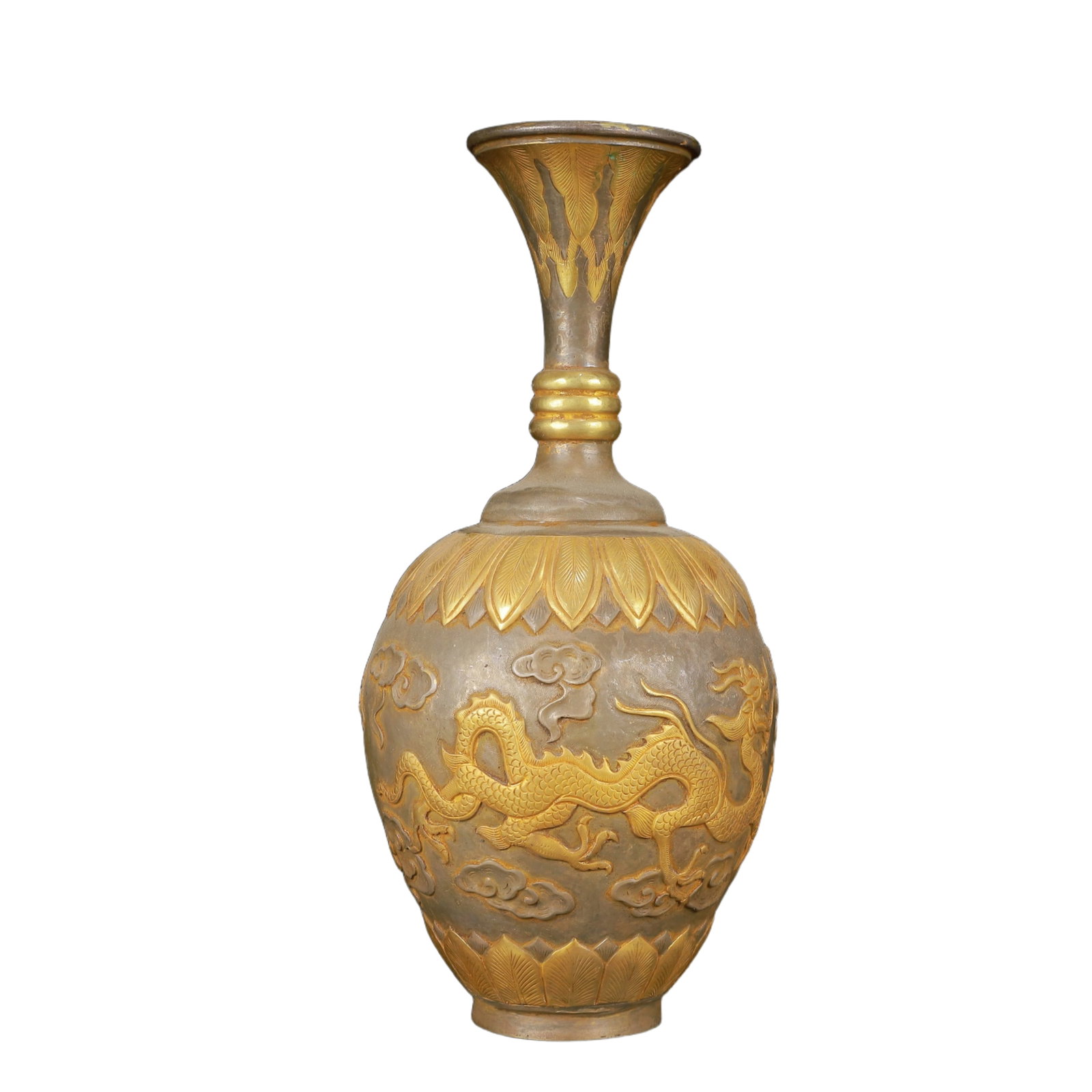 An Exquisite Gilt Silver Dragon and Phoenix Pattern Vase: An Exquisite Gilt Silver Dragon and Phoenix Pattern Vase,Tang Dynasty,China,Zhenguan Four-Character Mark,Size:4.3inx9.1in,Weight:600g 银鎏金龙凤纹瓶,中&