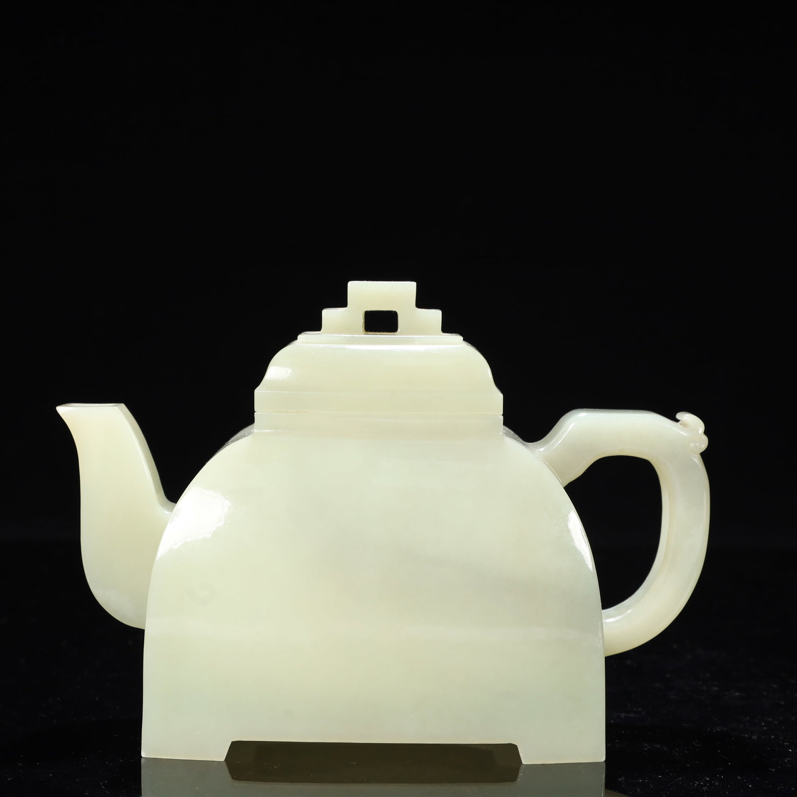 An Exquisite Greenish Jade Teapot: An Exquisite Greenish Jade Teapot,Qing Dynasty, China,Size:7.5inx3.5inx5.1in,Weight:750g 青白玉茶壶,中国清代