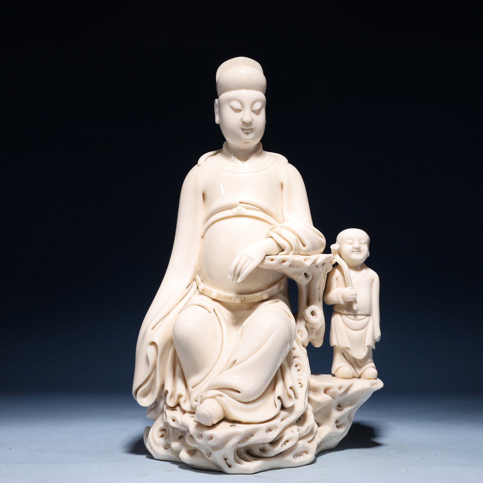 A Solemn Blance-De-Chine Statue of Figure: A Solemn Blance-De-Chine Statue of Figure Blance-De-Chine Statue of Figure,Ming Dynasty,China,He Chaozong Mark,Size:7.9inx6.7inx12.6in,Weight:2850g 德化瓷人物像,