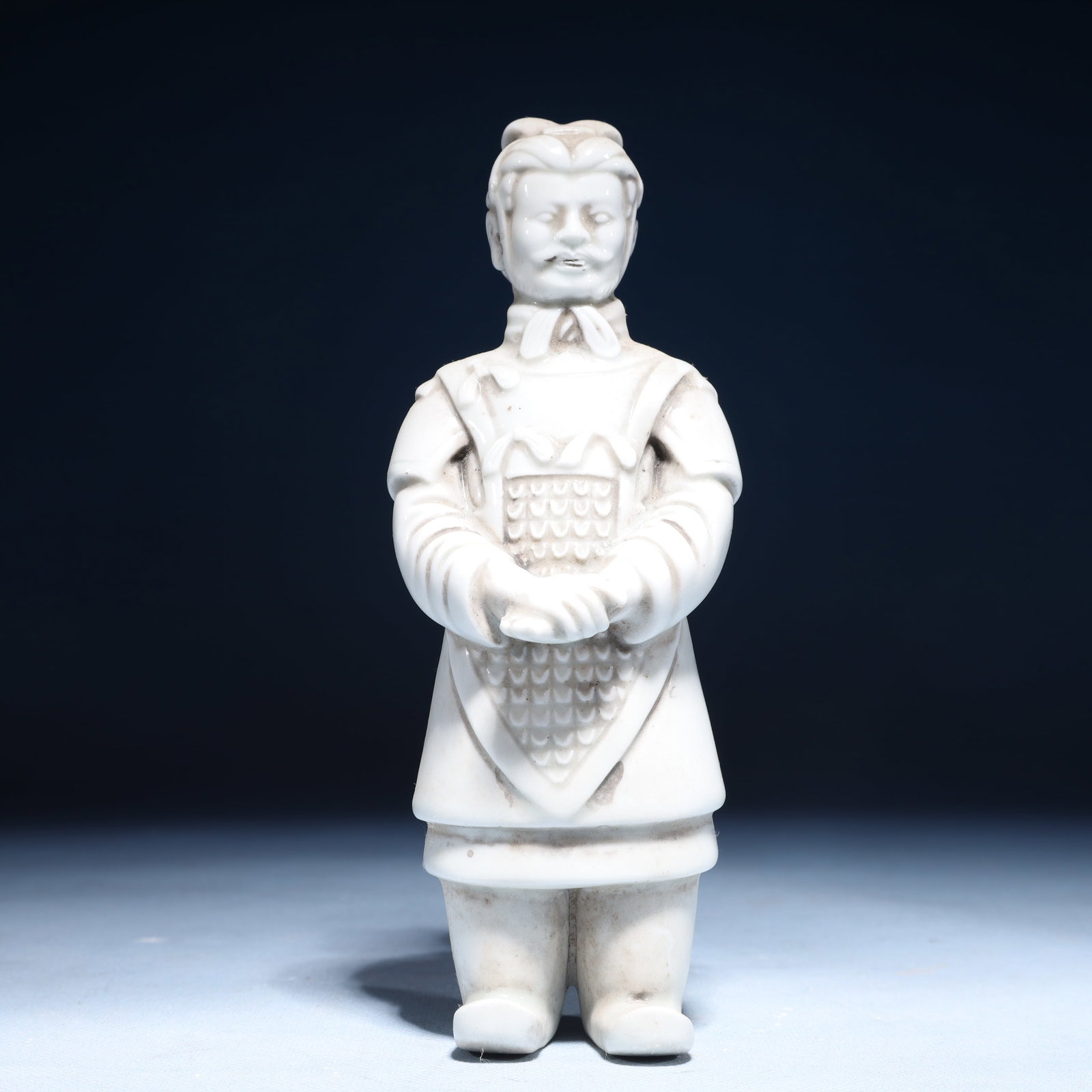 A Solemn Blance-De-Chine Statue of Figure: A Solemn Blance-De-Chine Statue of Figure Blance-De-Chine Statue of Figure,Ming Dynasty,China,Size:2.6inx2.4inx3.3in,Weight:350g 德化瓷人物像,中国਴