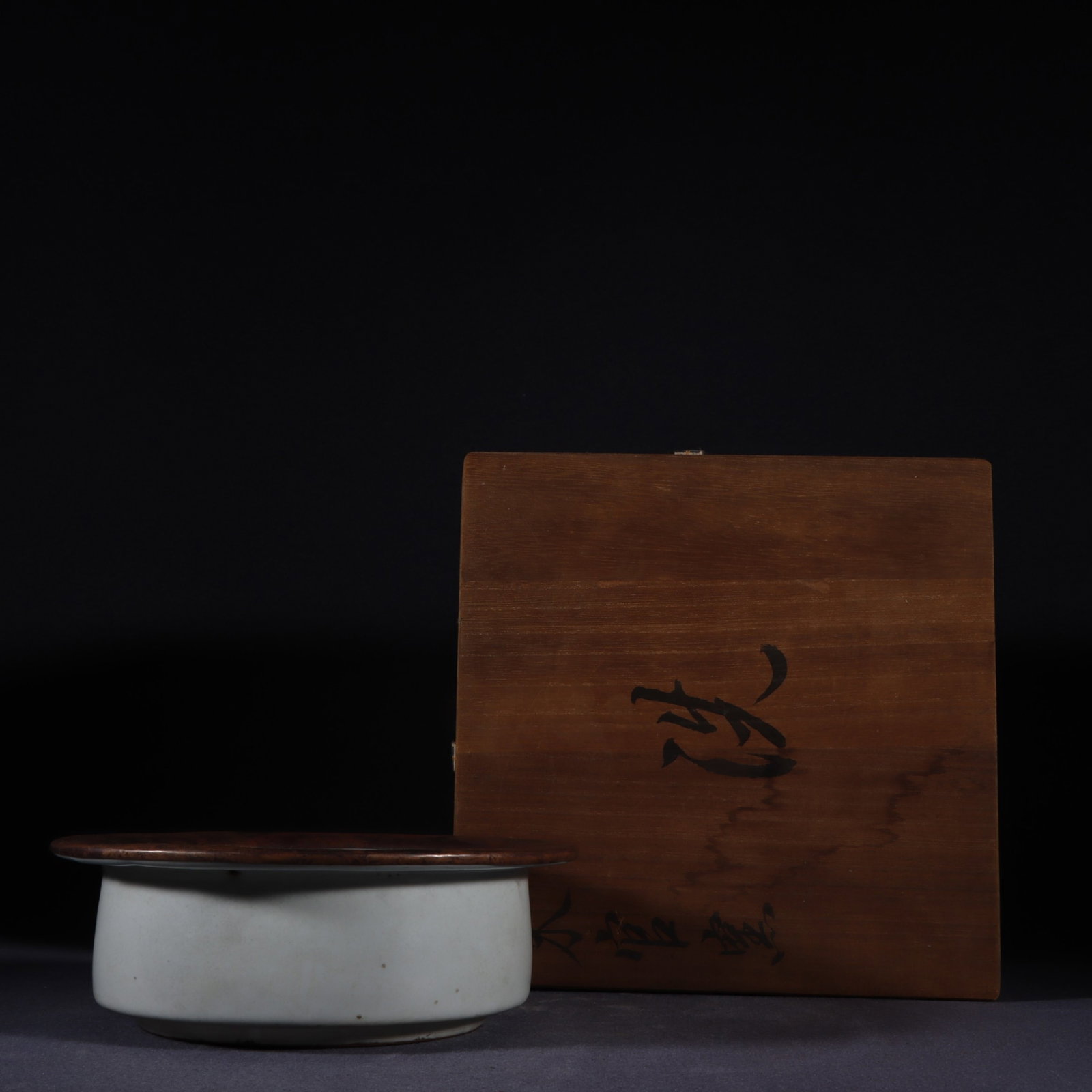 An Exquisite Guan yao White Glazed Inlaid Bronze Washer: An Exquisite Guan yao White Glazed Inlaid Bronze Washer,Song Dynasty,China,With Mark,Size:2.6inx7.7in