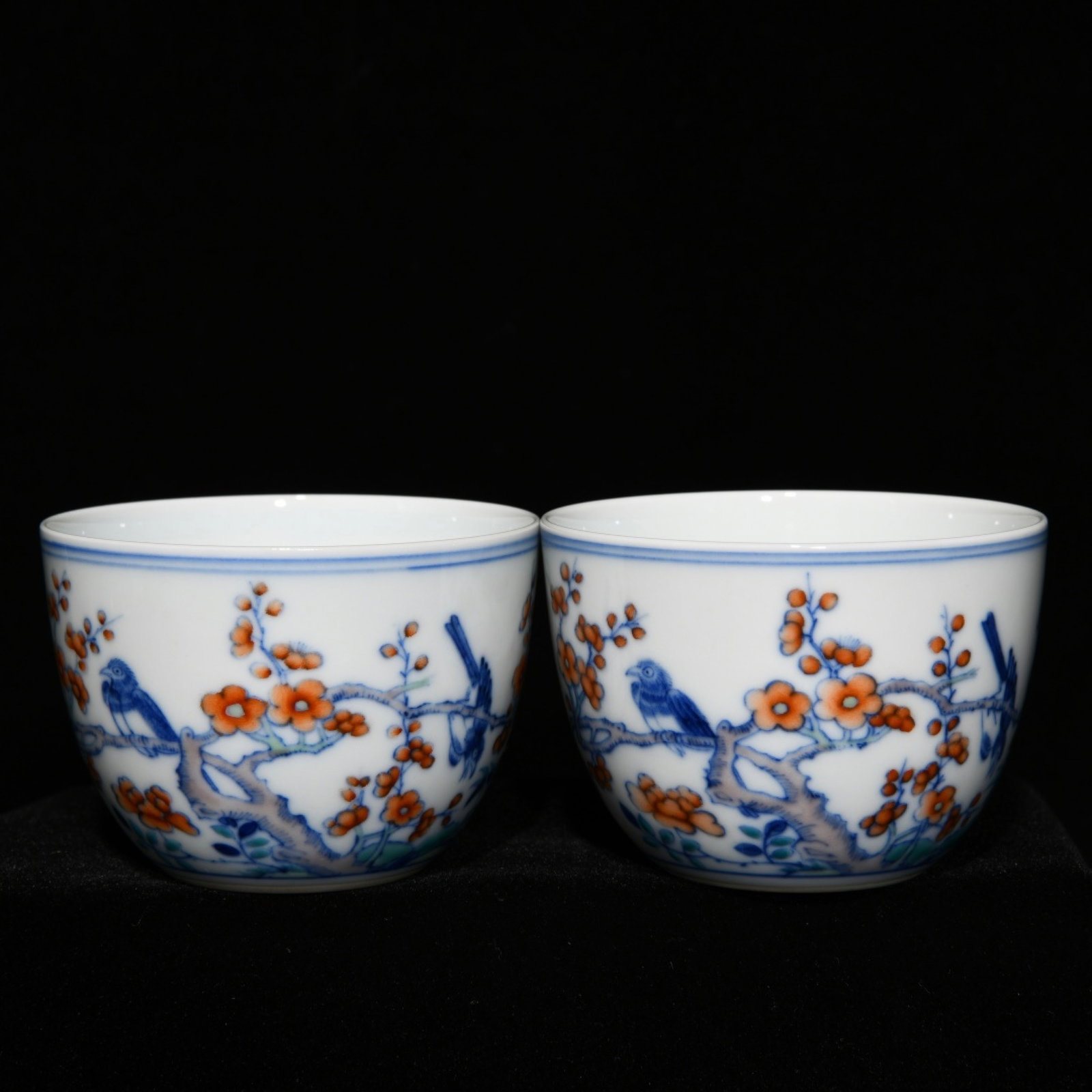 A Pair of Exquisite Blue and White Doucai Flower and Bird Pattern Cups: A Pair of Exquisite Blue and White Doucai Flower and Bird Pattern Cups,Qing Dynasty,China,Kangxi Six-character Mark,Size:2inx2.8in 一对青花斗彩花鸟ń