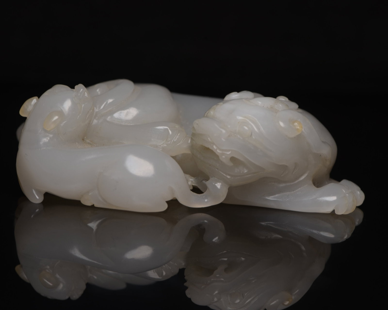 An Exquisite White Jade Lion Ornament (1 of 9)