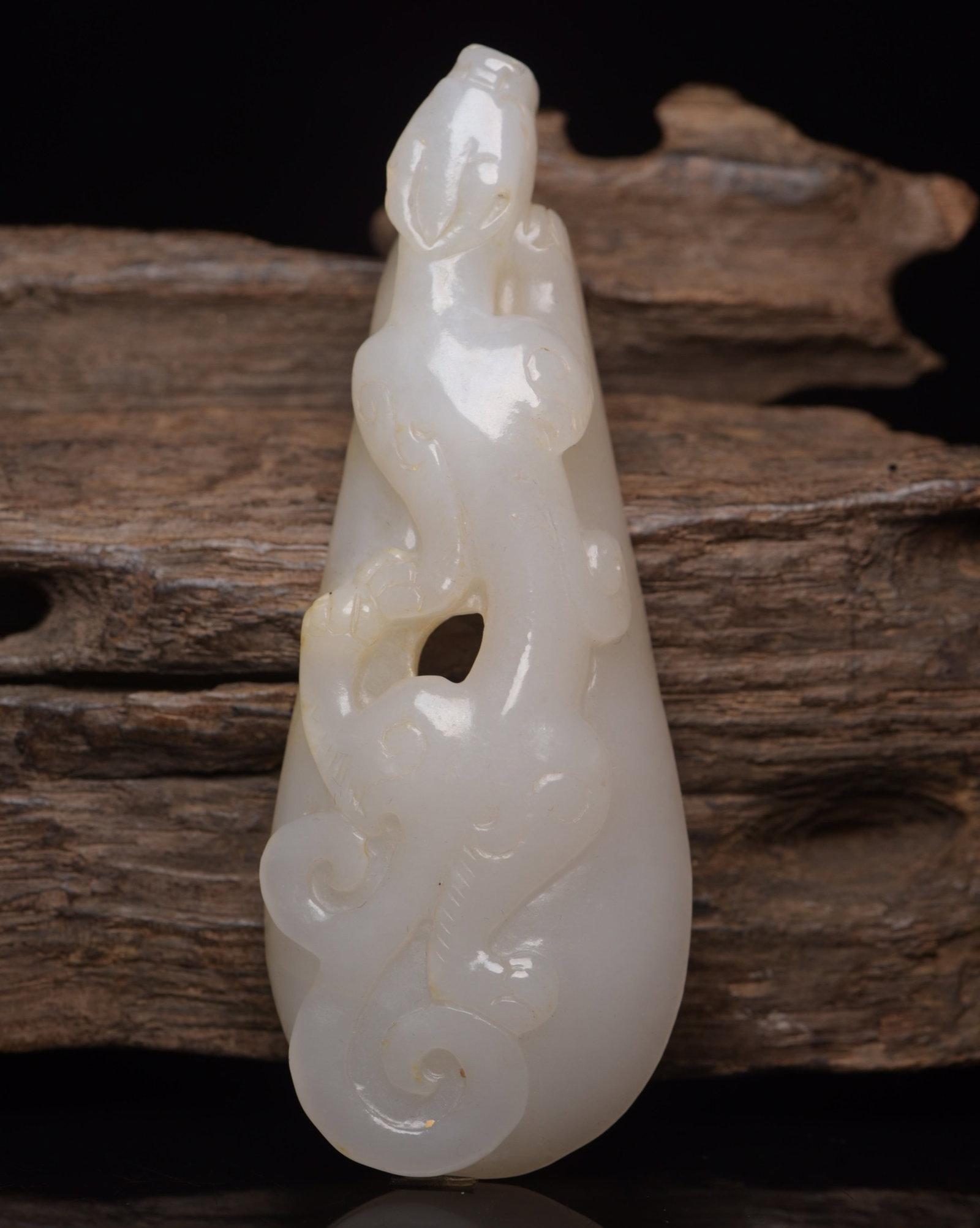 An Exquisite White Jade Chi-Dragon Pattern Pendant: An Exquisite White Jade Chi-Dragon Pattern Pendant,Qing Dynasty,China,Size:3.9inx1.5inx0.6in,Weight:70g 白玉螭龙纹佩,中国清代
