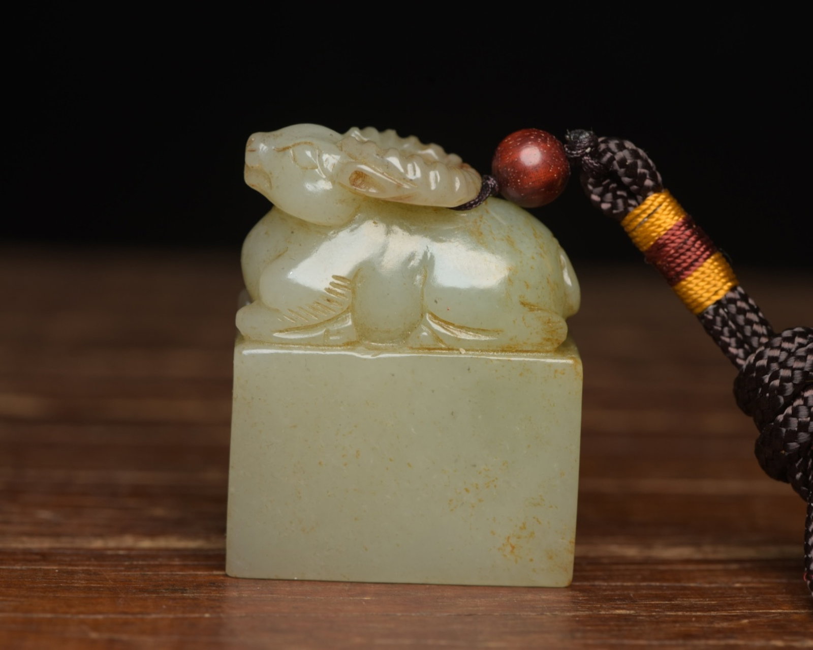 An Exquisite White Jade Sheep Seal: An Exquisite White Jade Sheep Seal,Qing Dynasty,China,Size:1.8inx1.4inx0.7in,Weight:76g 白玉羊印章,中国清代