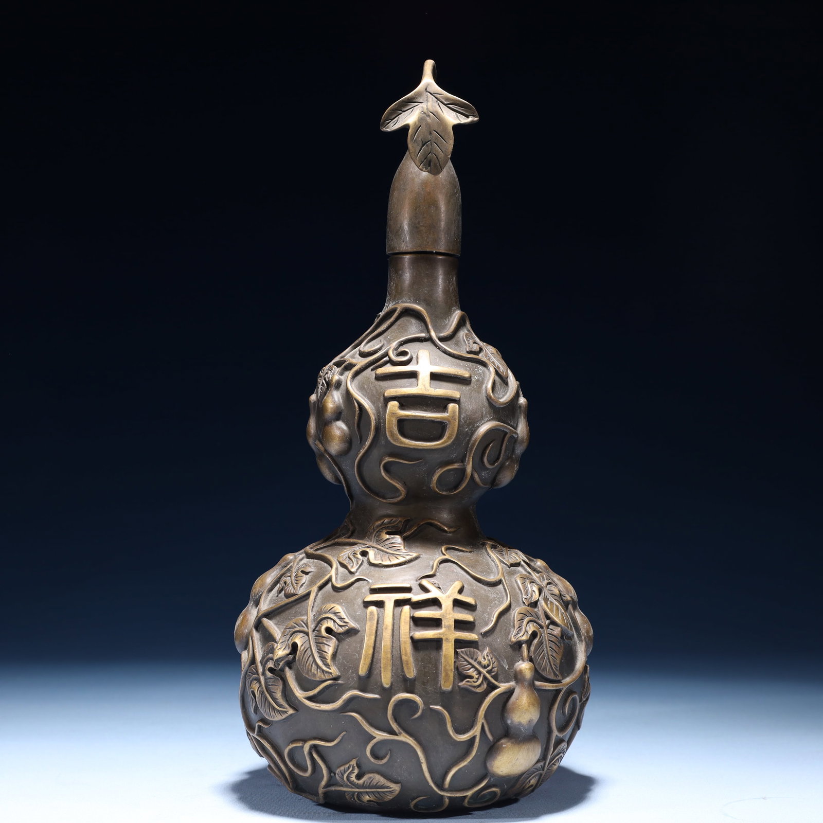 An Exquisite Bronze Gourd Pattern Gourd-Shaped Vase: An Exquisite Bronze Gourd Pattern Gourd-Shaped Vase,Qing Dynasty,China,Size:5.5inx12.6in,Weight:2950g 铜葫芦纹葫芦瓶,中国清代