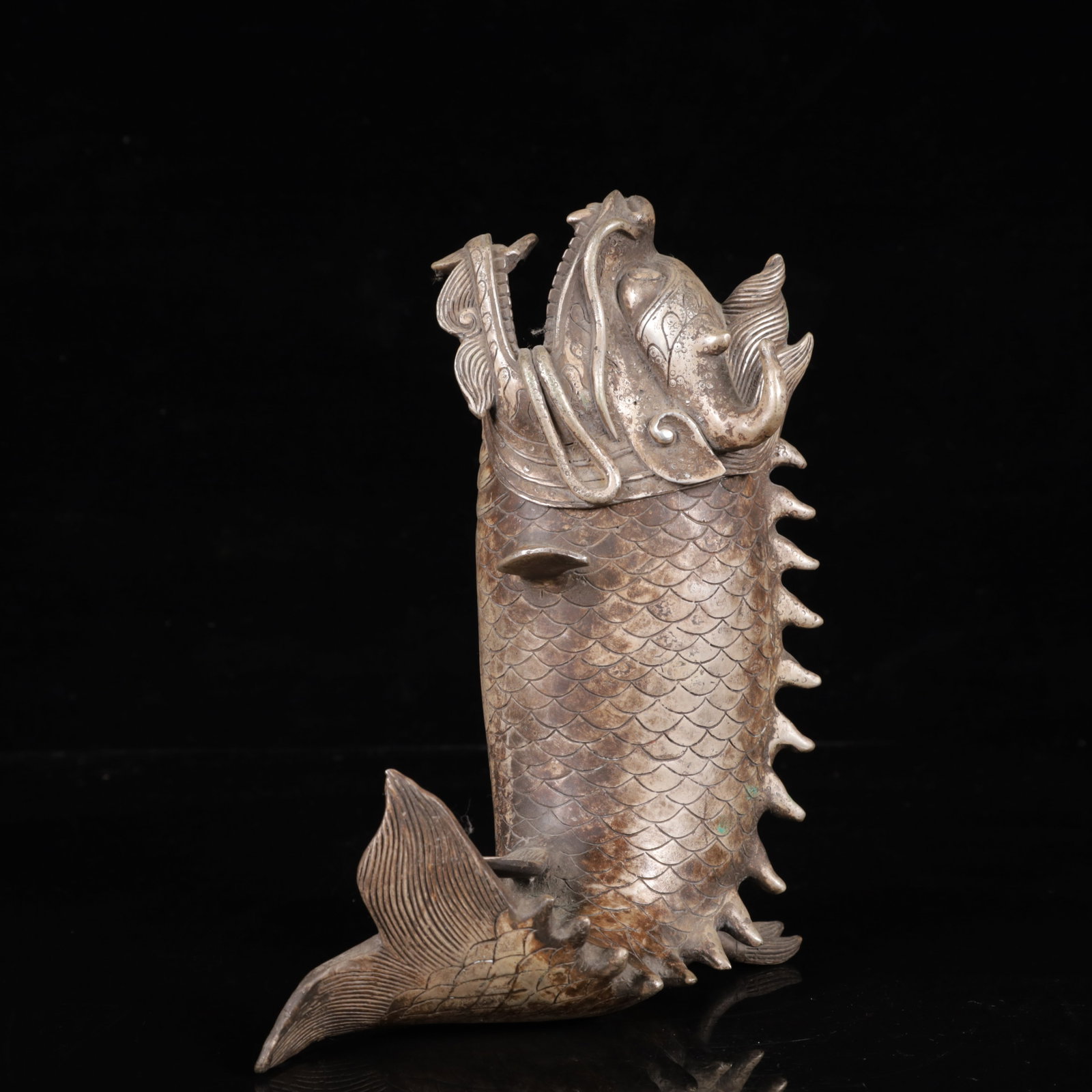 An Exquisite Silver-Plated Bronze Fish Ornament: An Exquisite Silver-Plated Bronze Fish Ornament,Qing Dynasty,China,Size:6.7inx3.9inx8.3in,Weight:1150g 铜镀银鱼摆件,中国清代
