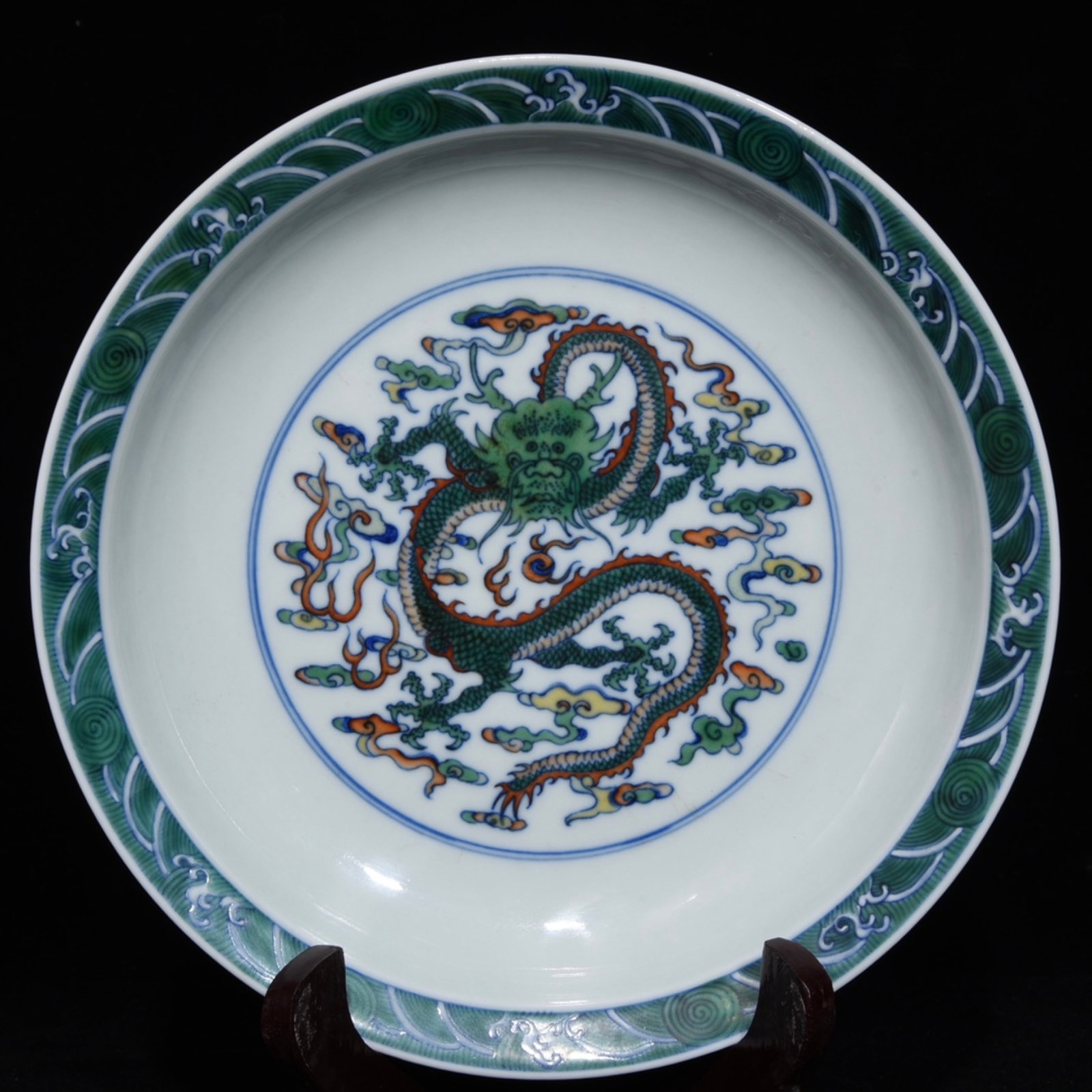 An Exquisite Blue and White Doucai Auspicious Cloud and Dragon Pattern Plate: An Exquisite Blue and White Doucai Auspicious Cloud and Dragon Pattern Plate,Qing Dynasty,China,Yongzheng Six-Character Mark,Size:1.7inx8.5in 青花斗彩祥云龙&#
