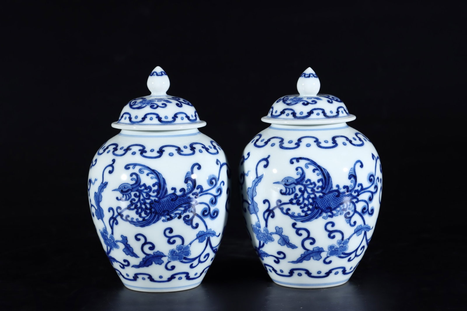 A Pair of Exquisite Blue and White Lotus and Phoenix Pattern Jars with Cover: A Pair of Exquisite Blue and White Lotus and Phoenix Pattern Jars with Cover,Qing Dynasty,China,Yongzheng Six-character Mark,Size:6.5inx4.3in 一对青花缠枝莲&#