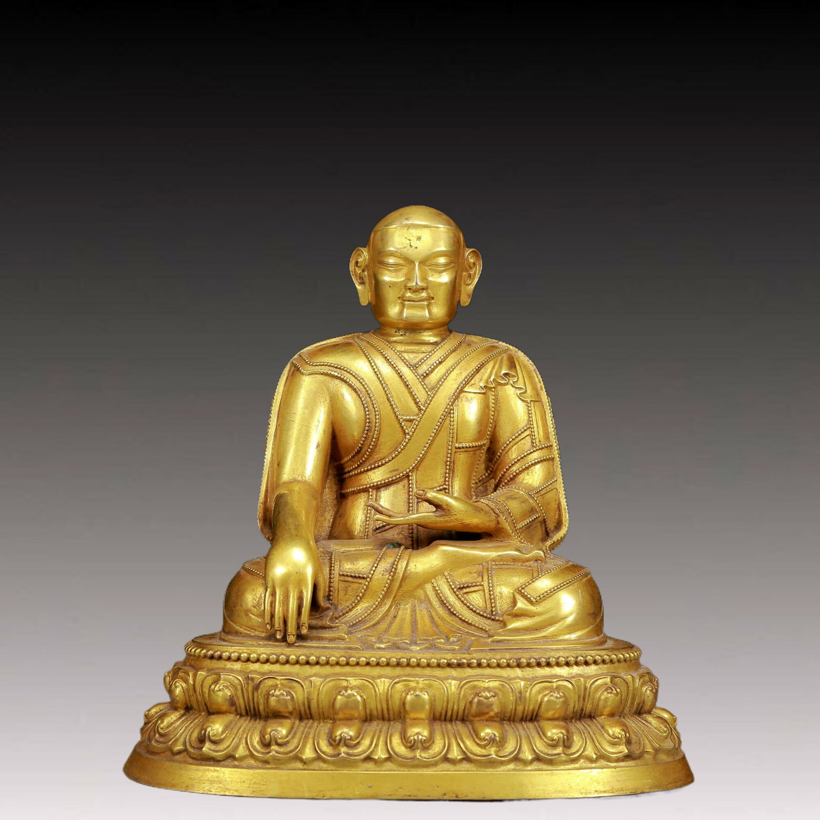 A Solemn Gilt Bronze Statue of Guru: A Solemn Gilt Bronze Statue of Guru,Ming Dynasty, China,Size:7.7inx4.9inx7.9in,Weight:3000g 铜鎏金上师像，明代
