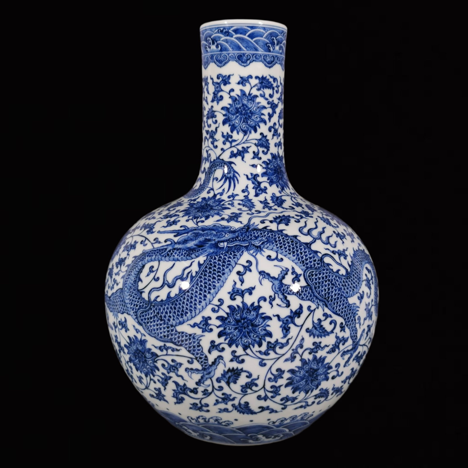 A Exquisite Blue and White Lotus Pattern Dragon Pattern Vase: A Exquisite Blue and White Lotus Pattern Dragon Pattern Vase ,Qing Dynasty, China, Qianlong Six-character Mark,Size:18.6inx12.8in 青花缠枝莲龙纹瓶,È