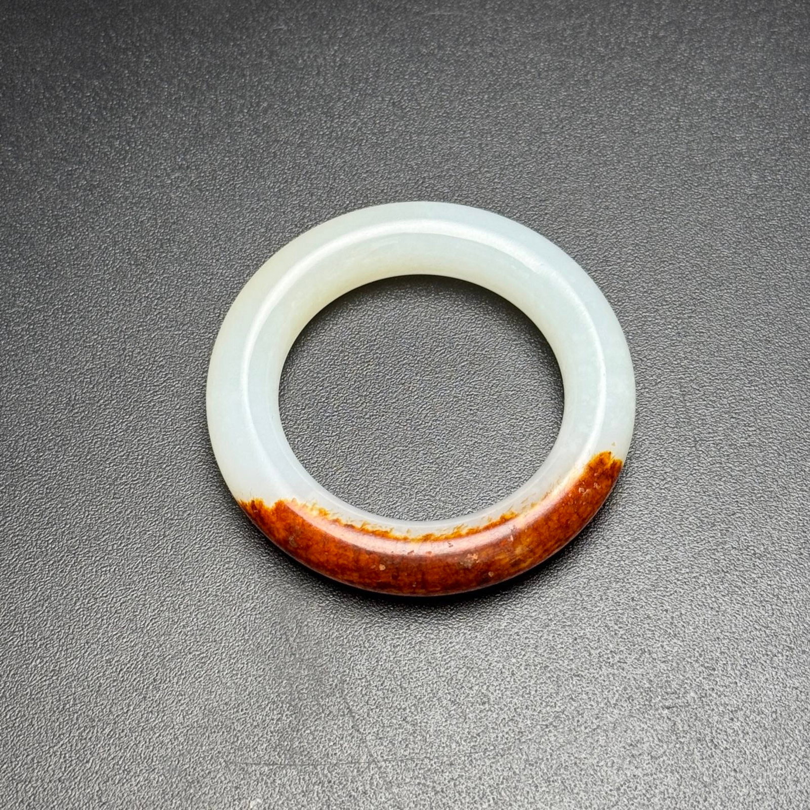 An Exquisite White Jade Bracelet: An Exquisite White Jade Bracelet,Qing Dynasty,China,Size:34mmx51mmx9mm,Weight:25g 白玉手镯,中国清代