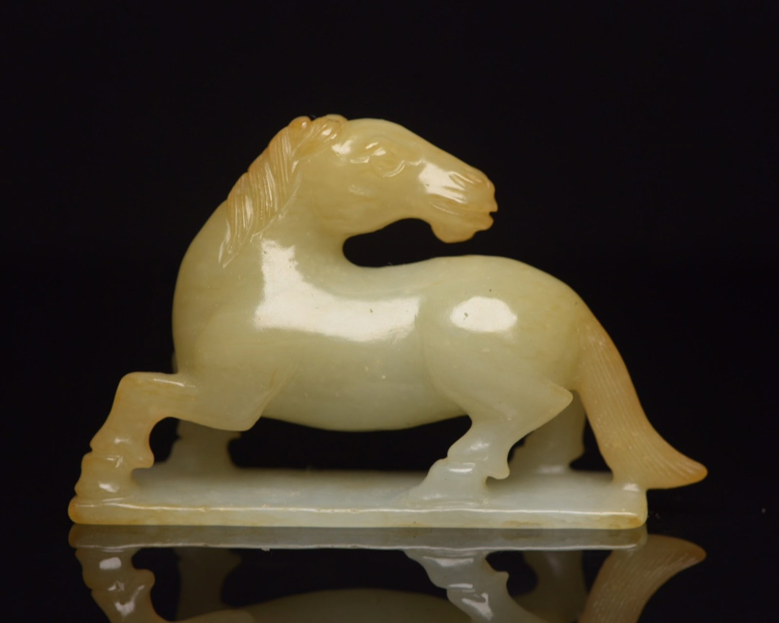 An Exquisite White Jade Horse Ornament: An Exquisite White Jade Horse Ornament,Qing Dynasty,China,Size:3inx1.9inx0.9in,Weight:70g 白玉骏马摆件,中国清代