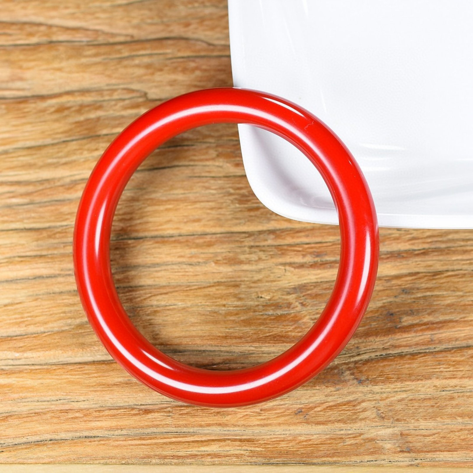 An Exquisite Red Jade Bracelet - 5