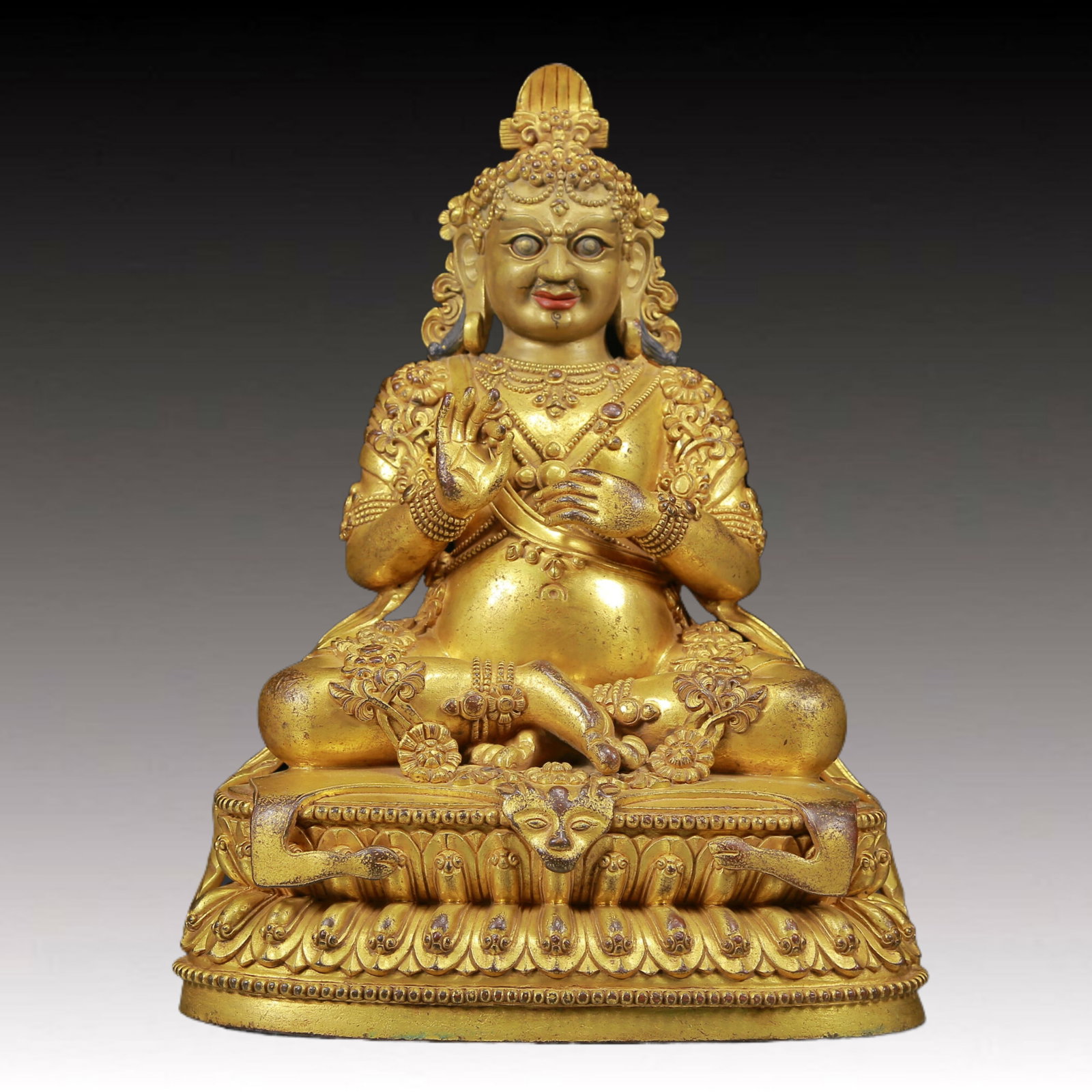 A solemn gilt bronze Vajra statue: solemn gilt-bronze Vajra statue Ming Dynasty, China. The Vajra's figure is solemn and majestic, symbolizing strong will and invincible power. At the same time, his face is solemn, and his brows reveal