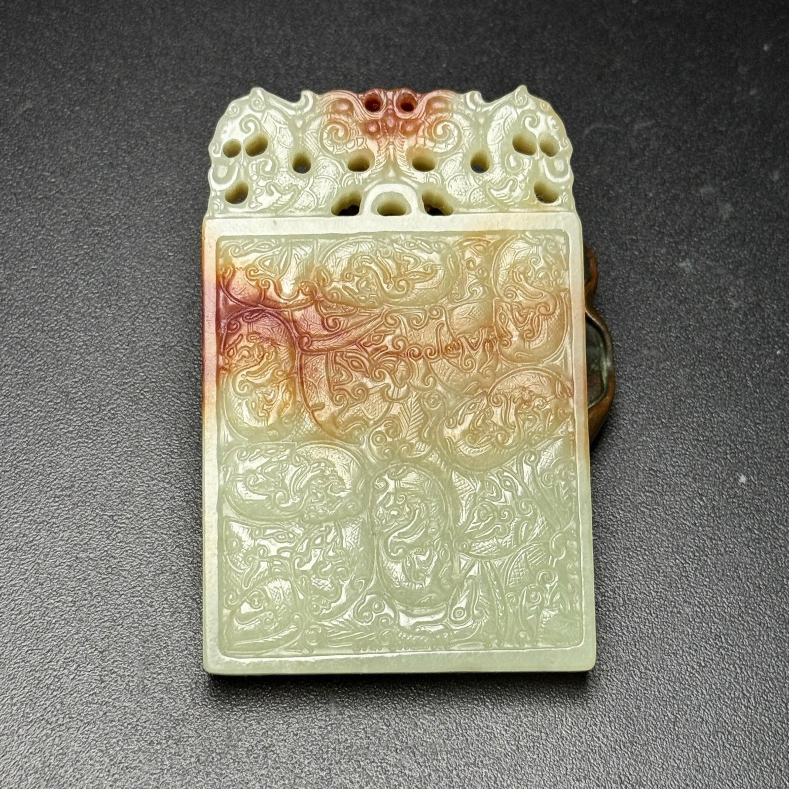 An Exquisite White Jade Dragon Pattern Pendant: An Exquisite White Jade Dragon Pattern Pendant,Qing Dynasty,China,Size:45mmx69mmx9mm,Weight:67g 白玉龙纹牌,中国清代