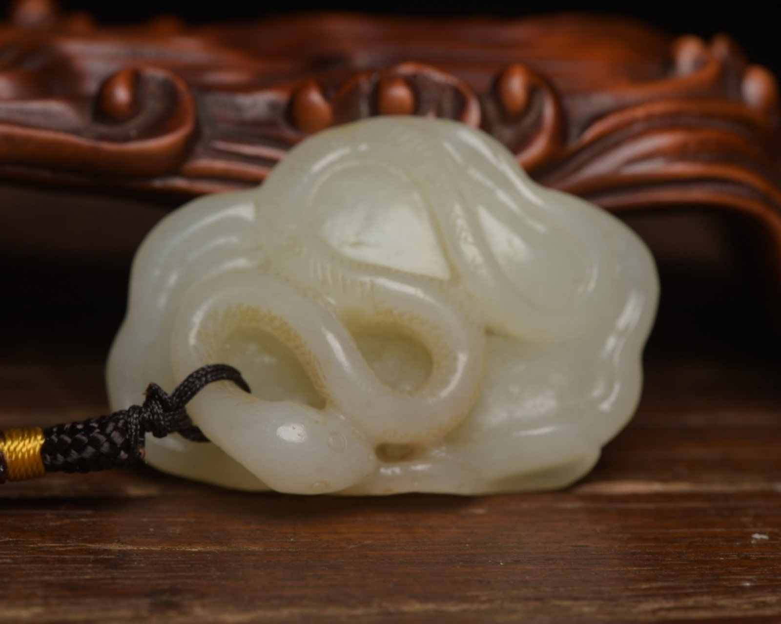 An Exquisite White Jade Snake Patten Ornament: An Exquisite White Jade Snake Patten Ornament,Qing Dynasty,China,Size:2inx1.4inx0.7in,Weight:32g 白玉蛇纹摆件,中国清代