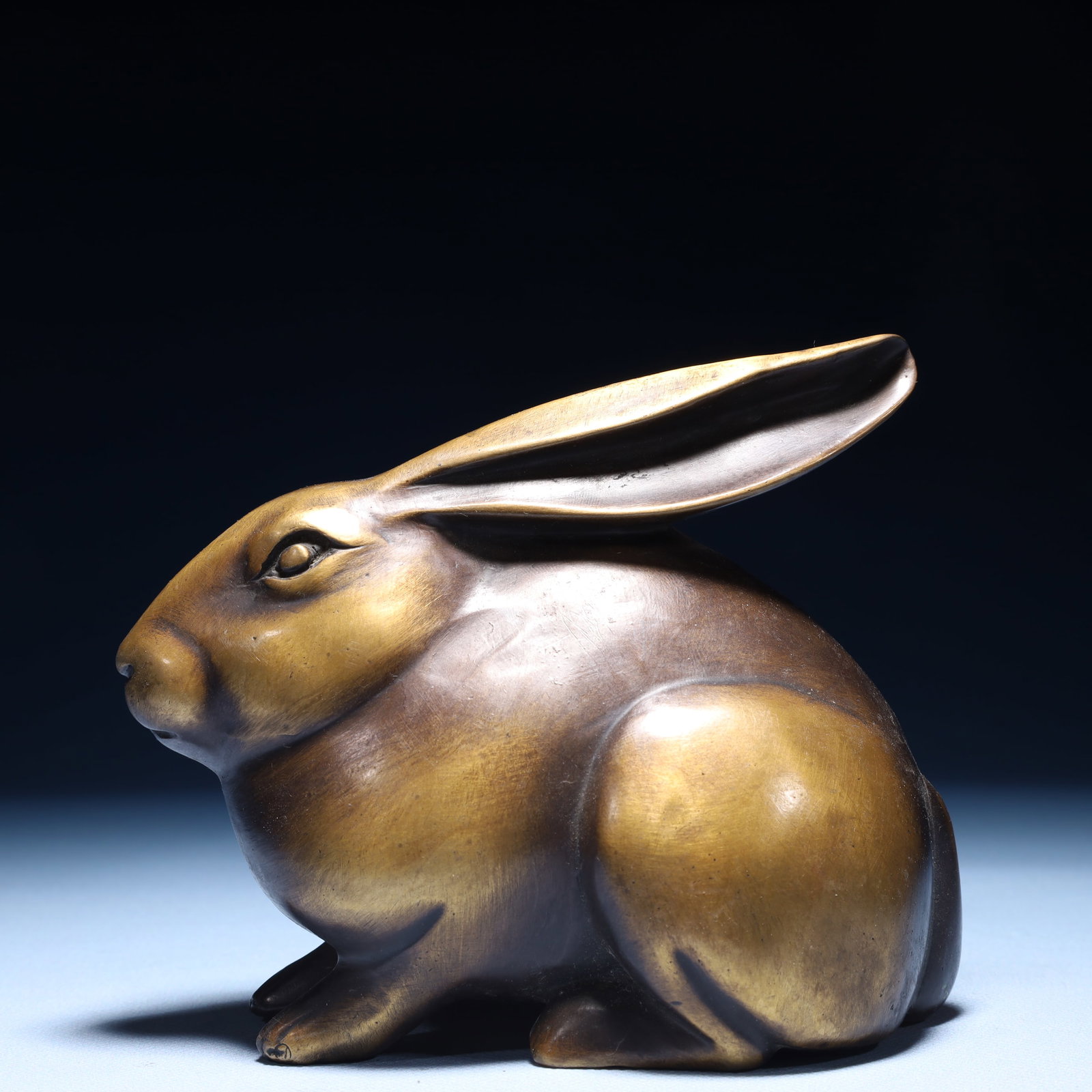 An Exquisite Bronze Rabbit Ornament (1 of 8)