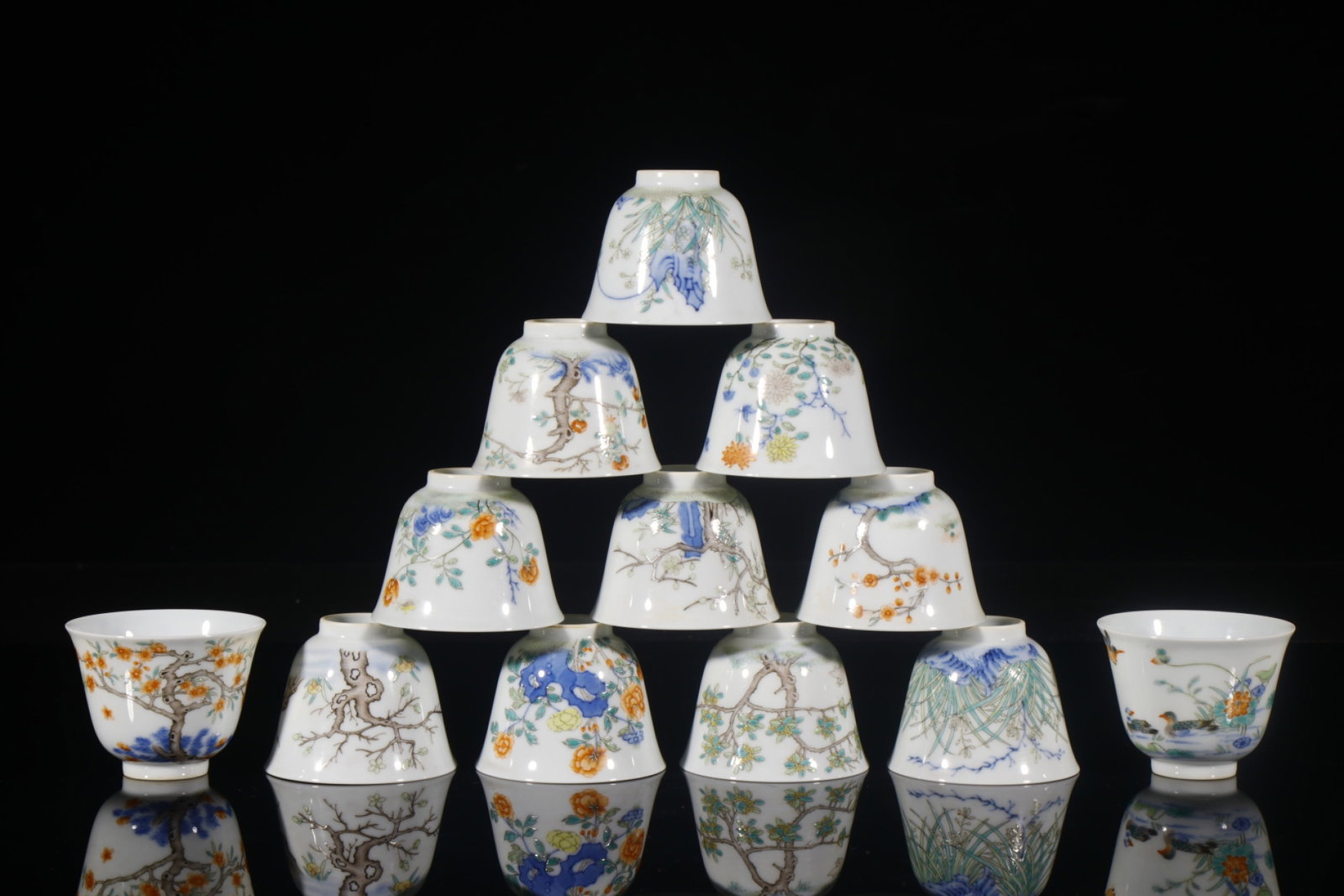A Set of Fine Doucai Flower Pattern Cups,with poem: A Set of Fine Doucai Flower Pattern Cups,with poem,Qing Dynasty,China,Kangxi Six-character Mark,Size:2inx2.6in 一套斗彩花卉纹杯子,带诗