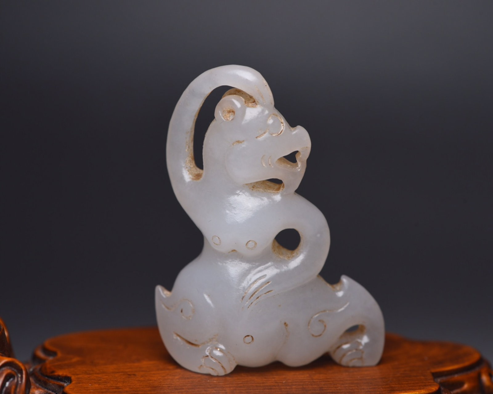 An Exquisite White Jade Bear Ornament: An Exquisite White Jade Bear Ornament,Qing Dynasty,China,Size:2.2inx1.7inx0.7in,Weight:38g 白玉熊摆件,中国清代