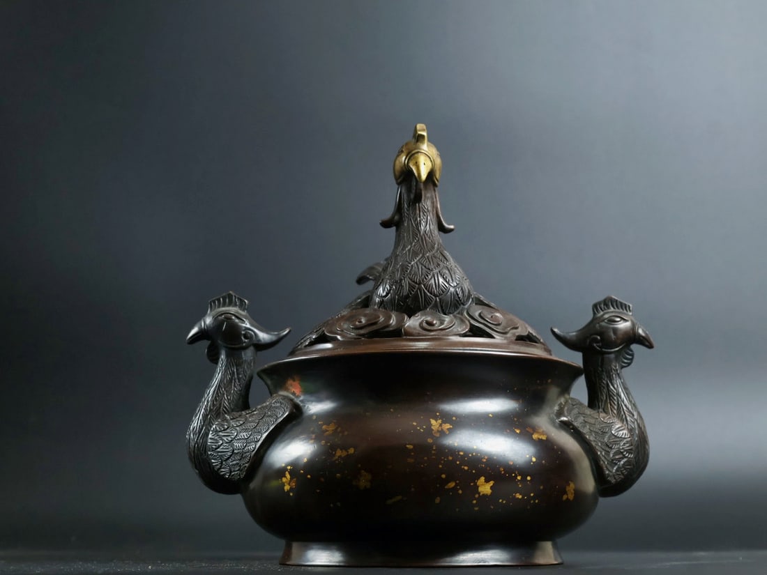 An Exquisite Gilt Bronze Phoenix Pattern Censer: An Exquisite Gilt Bronze Phoenix Pattern Censer,Ming Dynasty, China, Xuande Six-character Mark,Size:7.5inx5.6in,Weight:3610g 铜鎏金凤纹香炉,中国&#