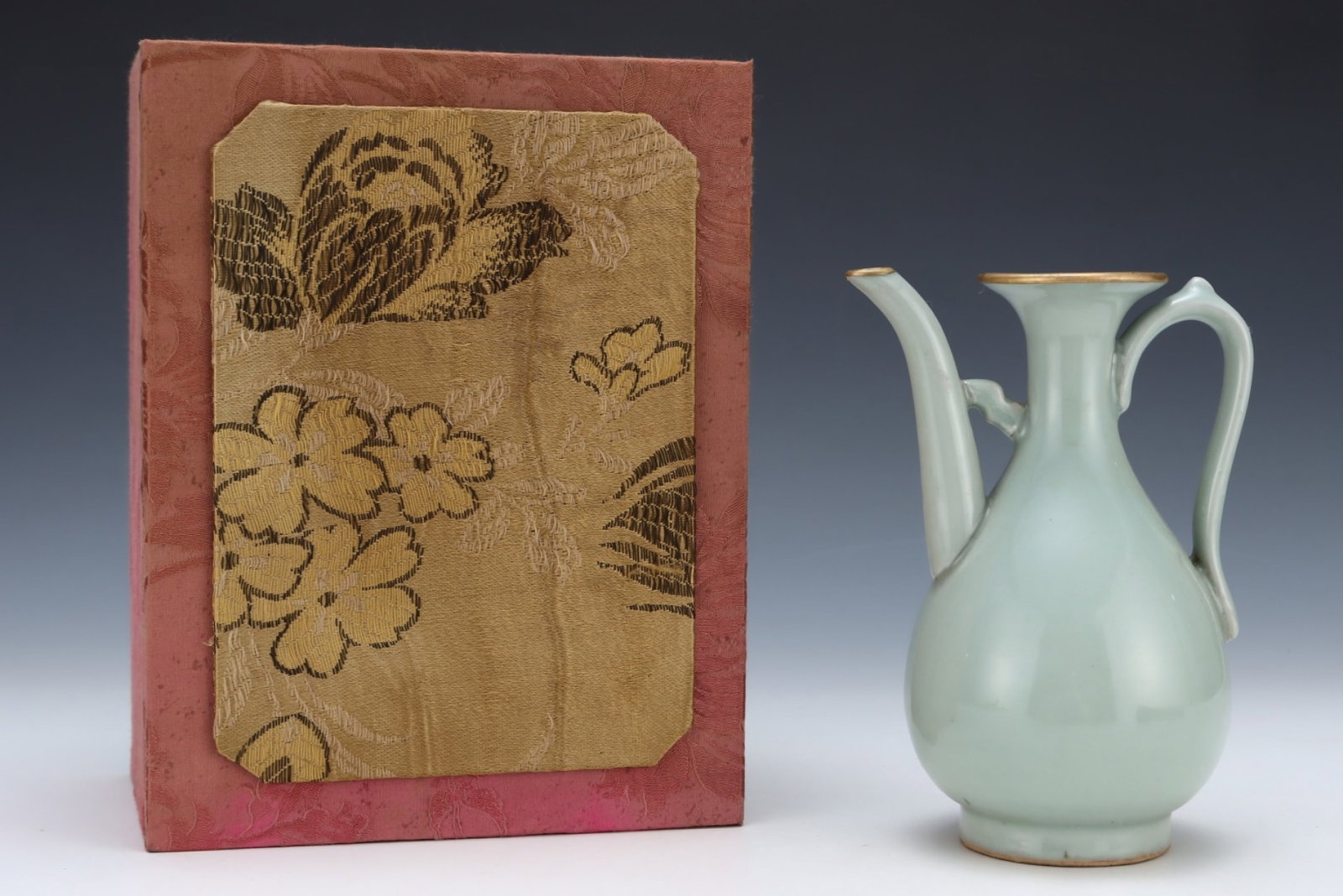 An Exquisite Longquan yao Celadon Glazed Ewer,with an Imperial Poem by Emperor Qianlong: An Exquisite Longquan yao Celadon Glazed Ewer,with an Imperial Poem by Emperor Qianlong,Song Dynasty,China,Size:7.6inx5.5in 龙泉窑粉青釉执壶,带