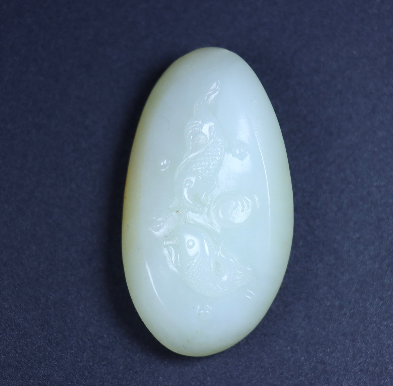 An Exquisite White Jade Fish Pattern Pendant (1 of 9)