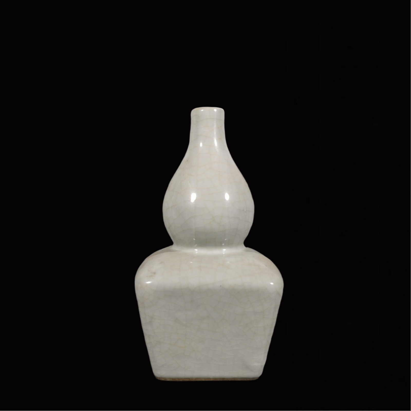 An Exquisite Ge yao Gourd-Shaped Vase: An Exquisite Ge yao Gourd-Shaped Vase ,Qing Dynasty, China, Qianlong Six-character Mark,Size:7.1inx3.5in