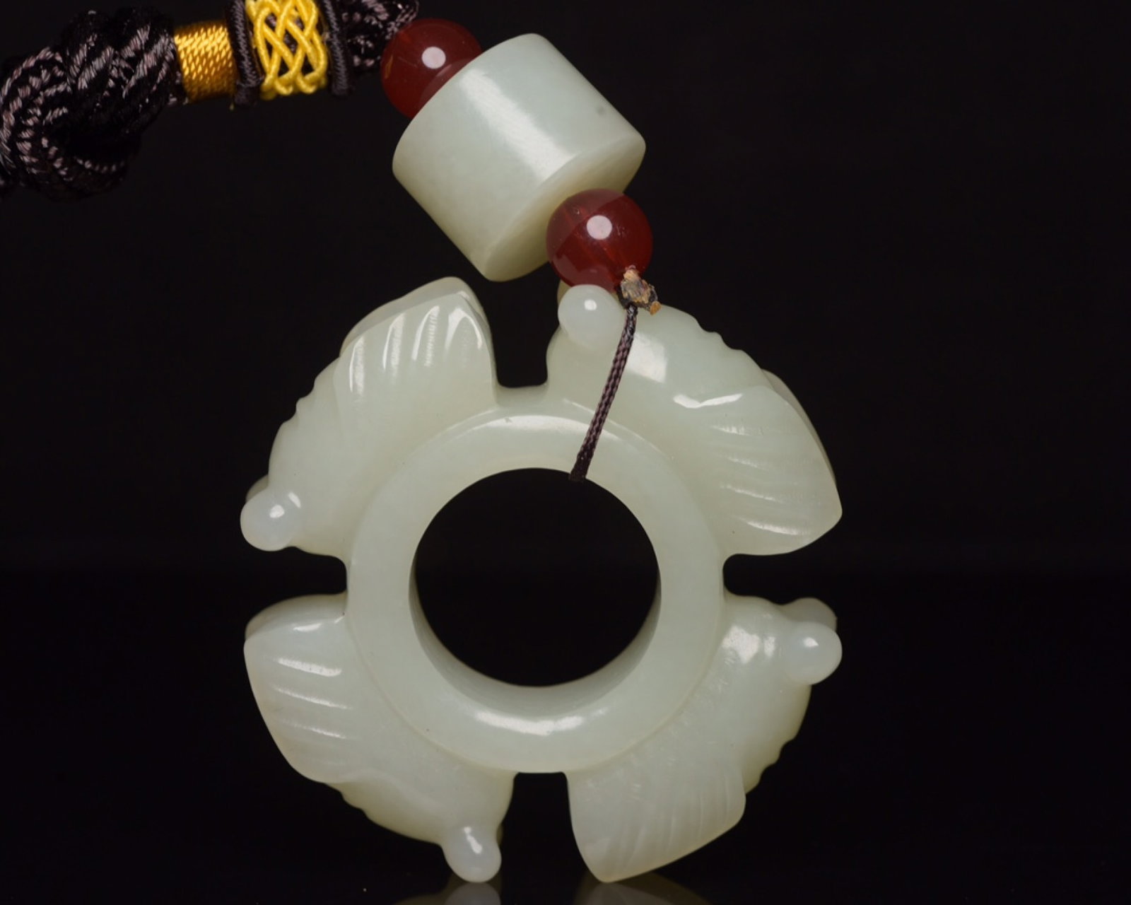 An Exquisite White Jade Cicada Pattern Pendant: An Exquisite White Jade Cicada Pattern Pendant,Qing Dynasty,China,Size:3.2inx2.2inx0.7in,Weight:81g 白玉蝉纹挂件,中国清代