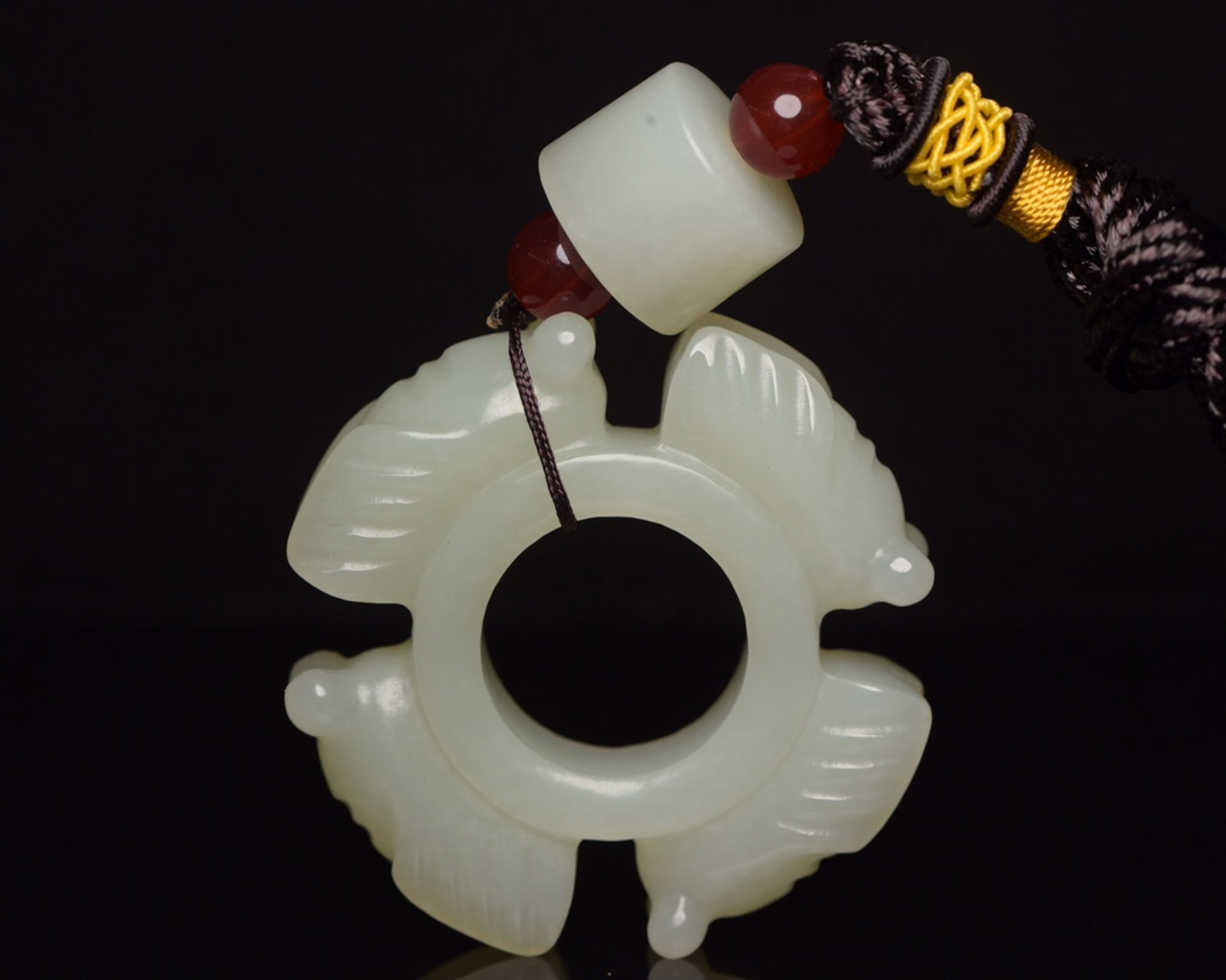 An Exquisite White Jade Cicada Pattern Pendant - 2