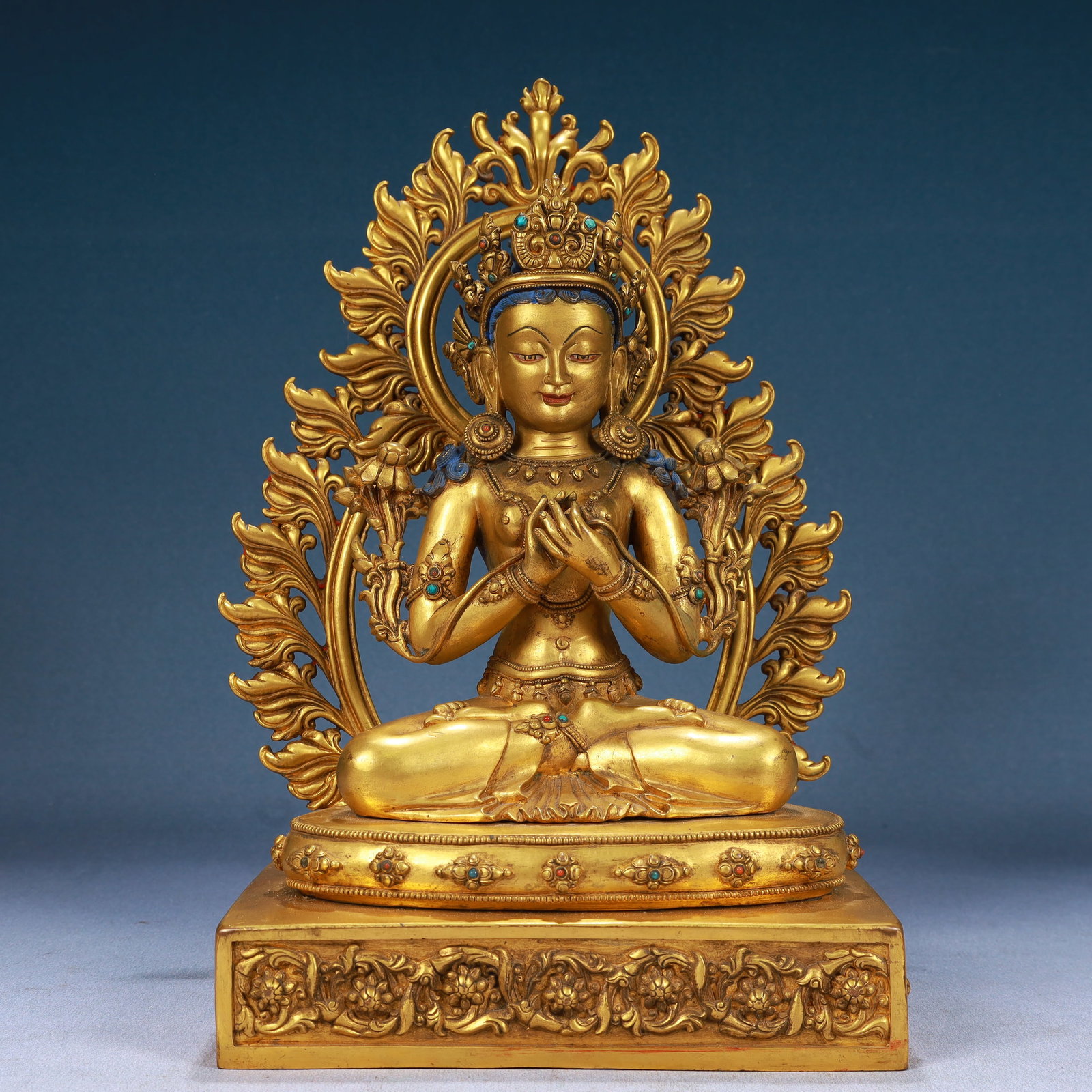 A Solemn Gilt Bronze Statue of Avalokitesvara,Inlaid Turquoise,With Inscription: A Solemn Gilt Bronze Statue of Avalokitesvara,Inlaid Turquoise,With Inscription,Qing Dynasty, China,Size:8.3inx5.9inx13.4in,Weight:5450g 铜鎏金观音像,嵌ಳ