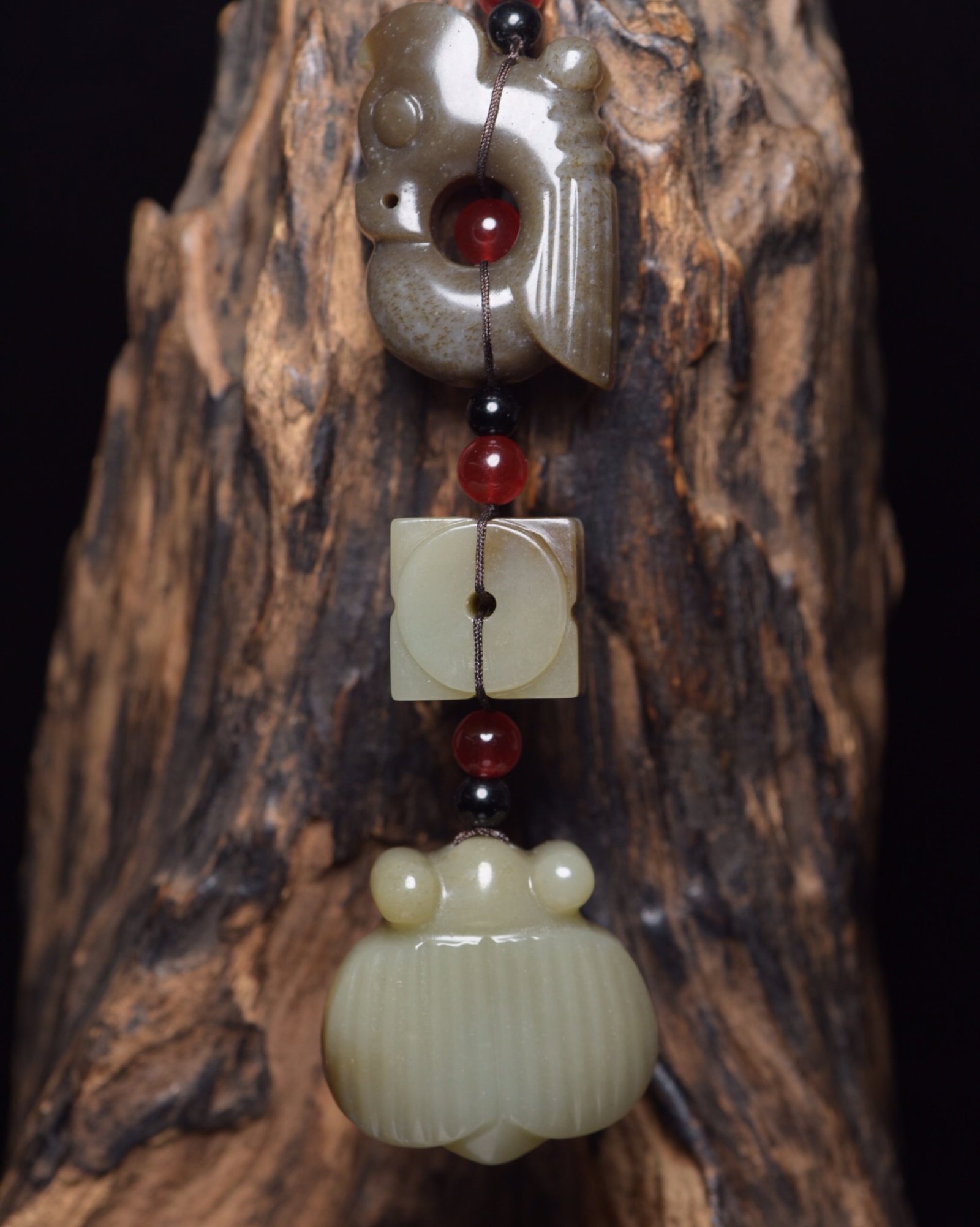 An Exquisite White Jade Cicada Pendant: An Exquisite White Jade Cicada Pendant,Qing Dynasty,China,Size:5.1inx1.5inx0.6in,Weight:100g 白玉蝉挂件,中国清代