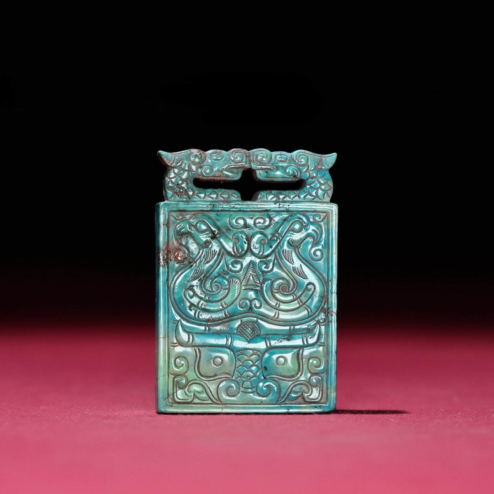 Turquoise Dragon and Phoenix Pattern Pendant: Turquoise Dragon and Phoenix Pattern Pendant,Qing Dynasty,China,Size:58mmx39mmx8mm,Weight:43g 绿松石龙凤纹牌,中国清代