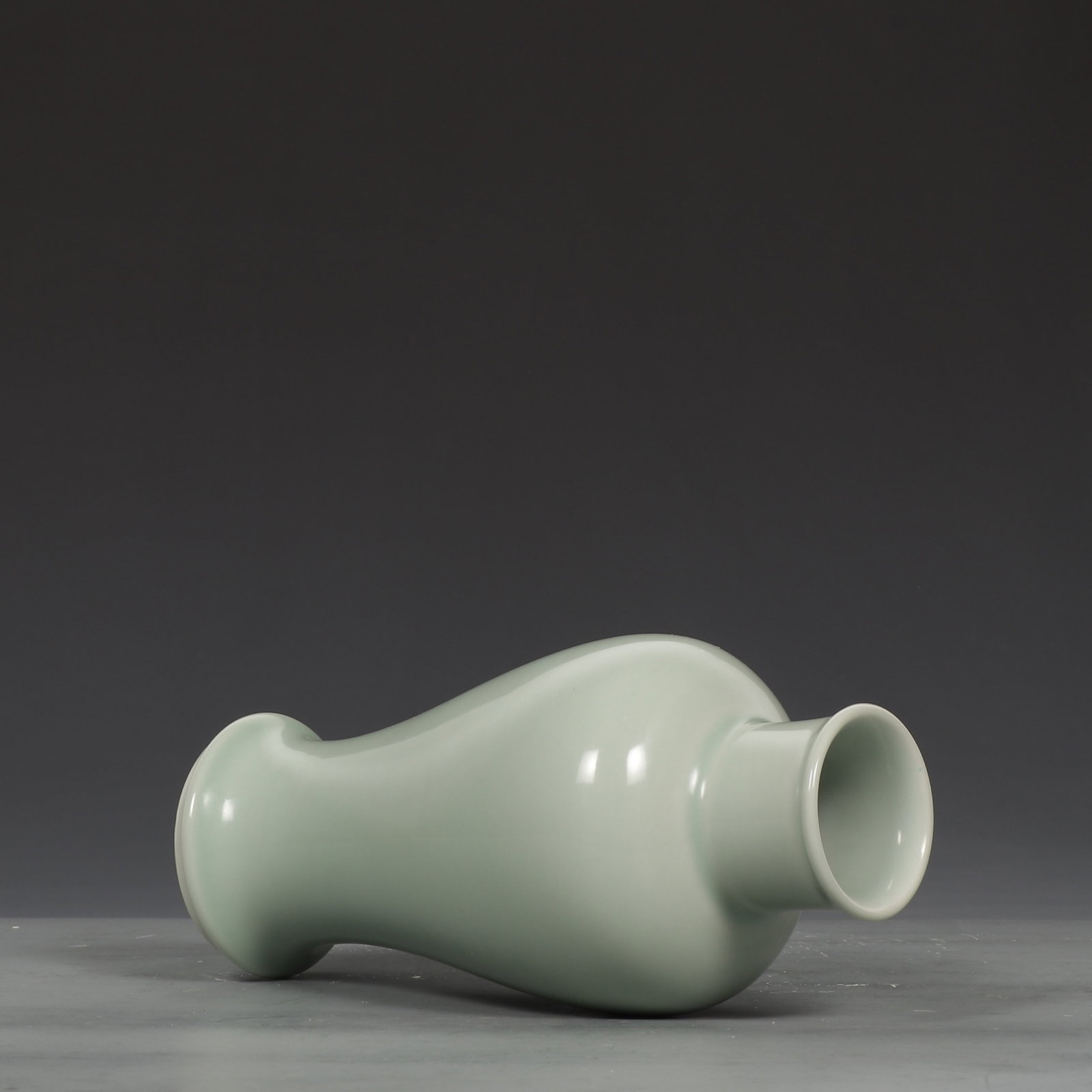 An Exquisite Celadon Glazed Vase - 7
