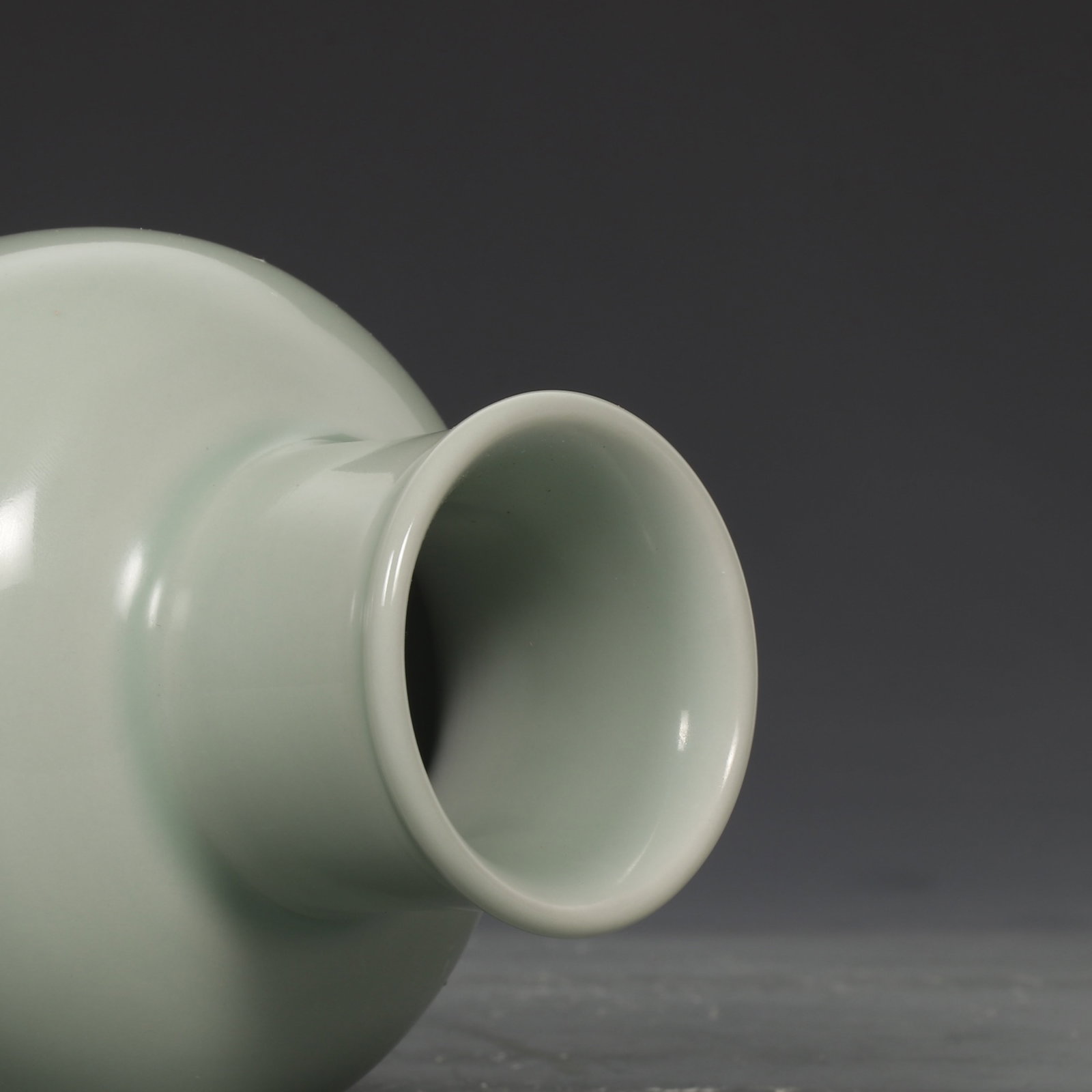 An Exquisite Celadon Glazed Vase - 8